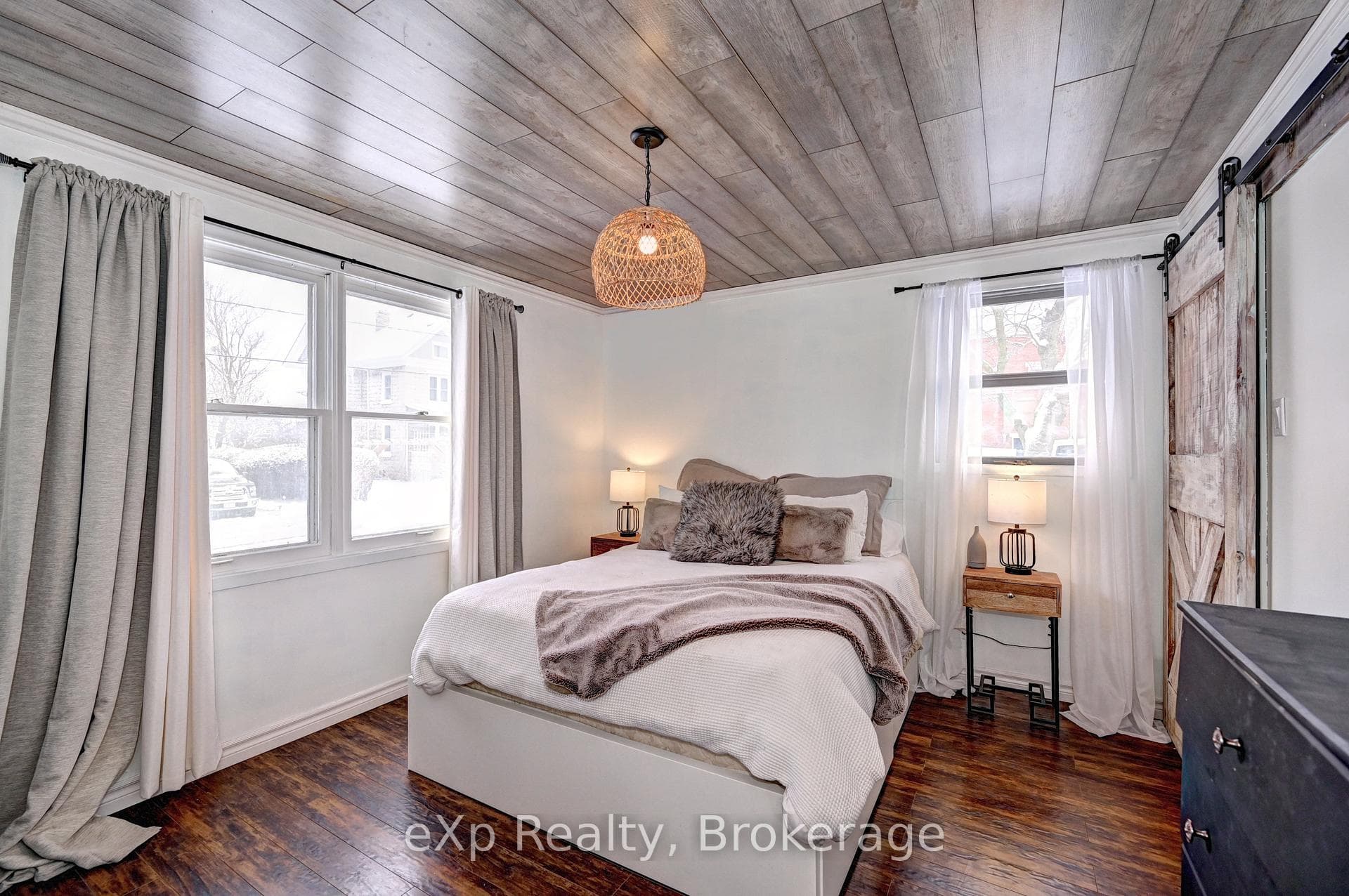 310 BARBER Avenue photo 24