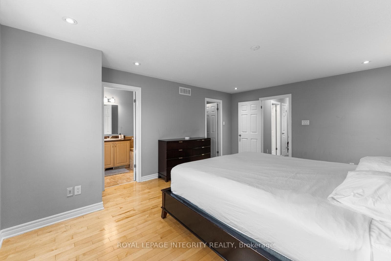 410 GOLDENBROOK Way photo 11