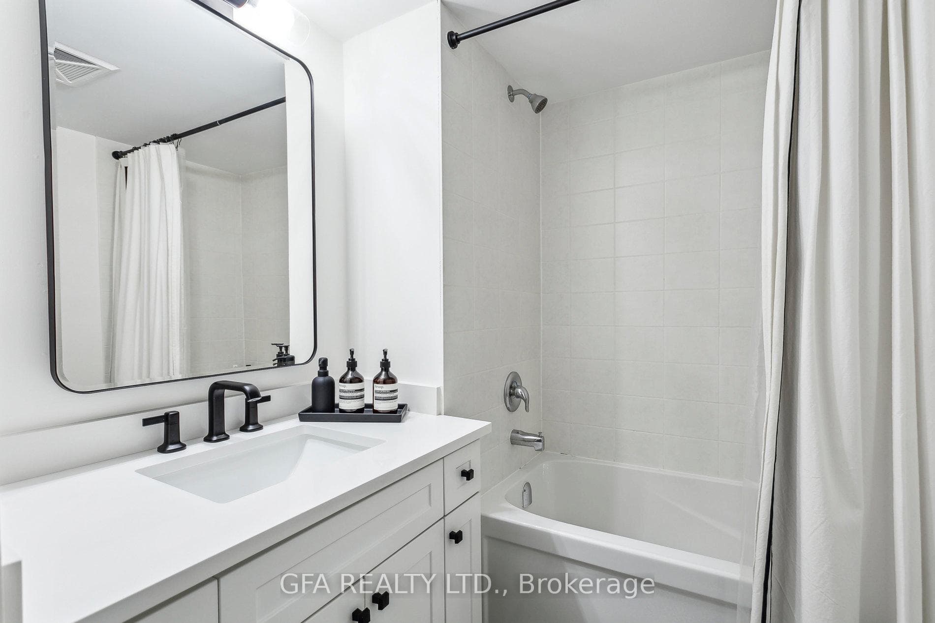 1005 Nadalin Heights Unit 312 photo 30