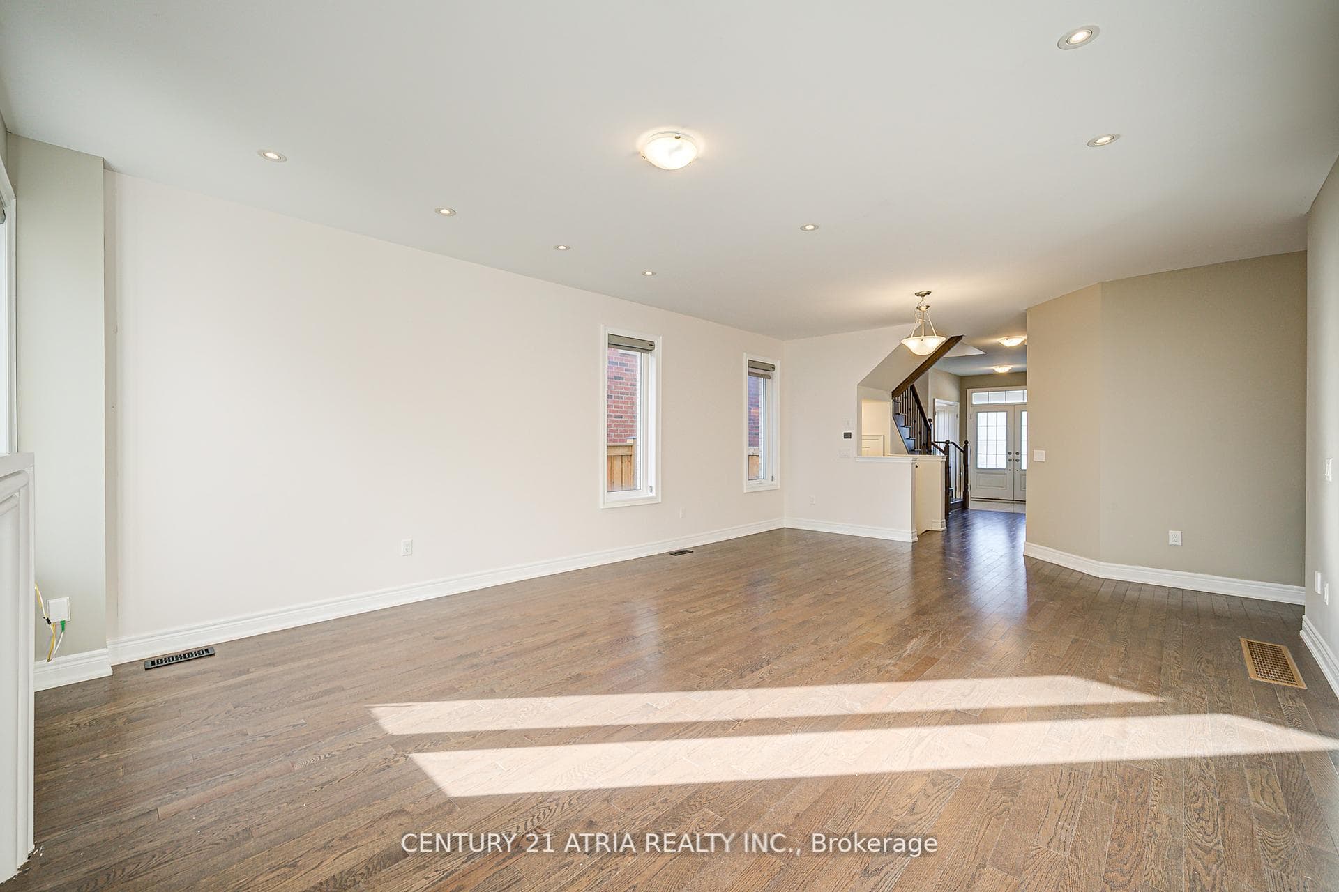 150 Walter English Drive photo 25