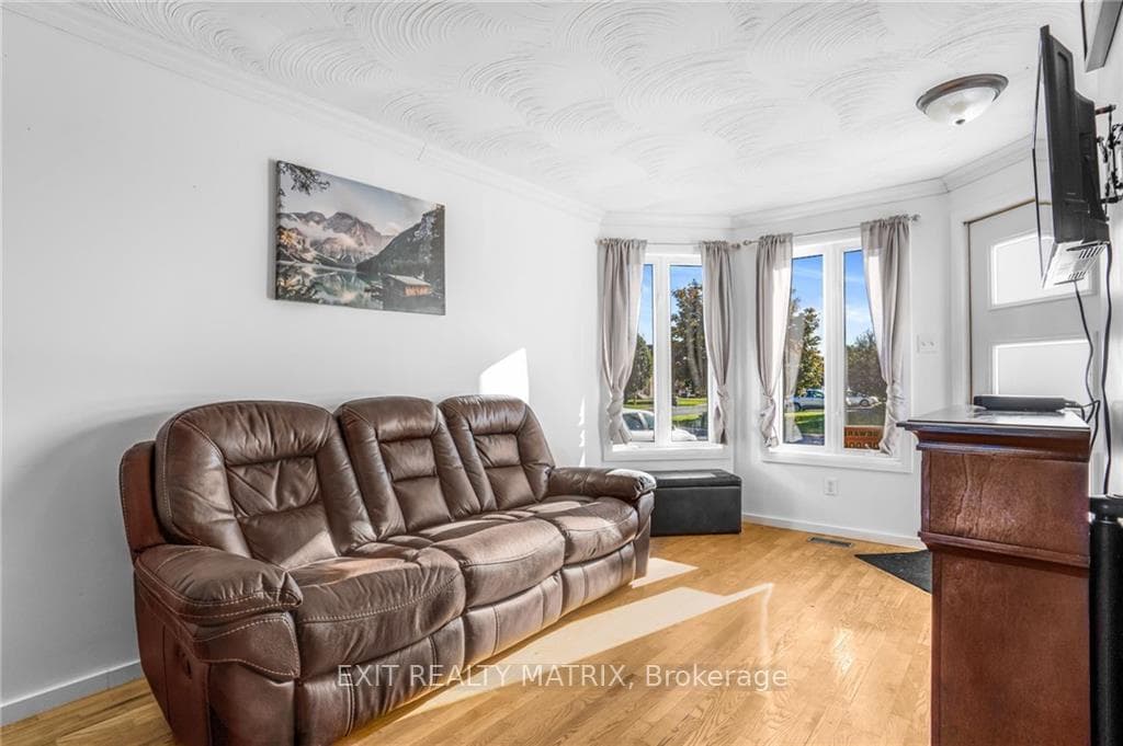 875 PILON Street photo 6