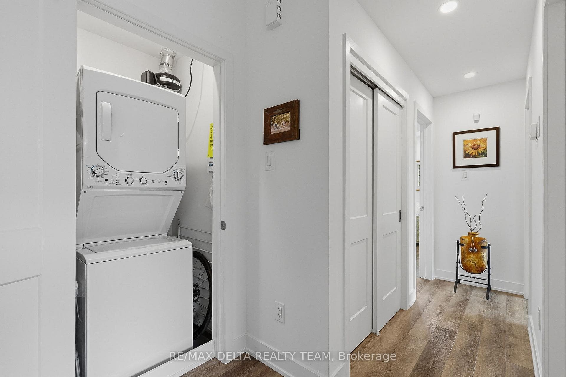 400 Rolling Meadow Crescent Unit B photo 15