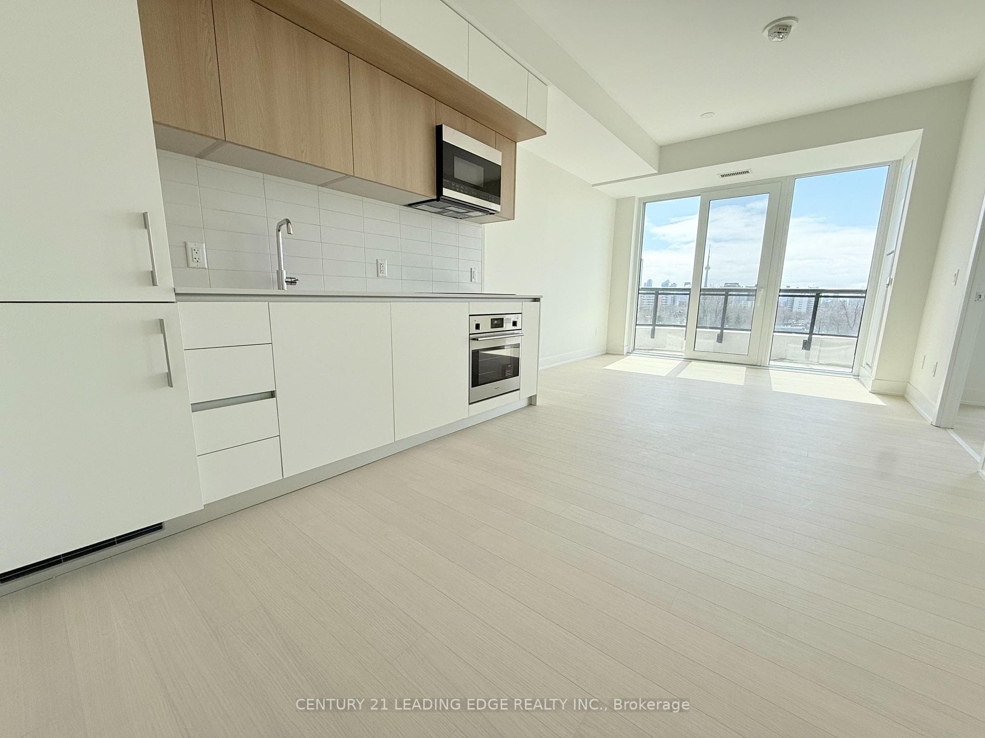 322 Dupont Street Unit 705 photo 3