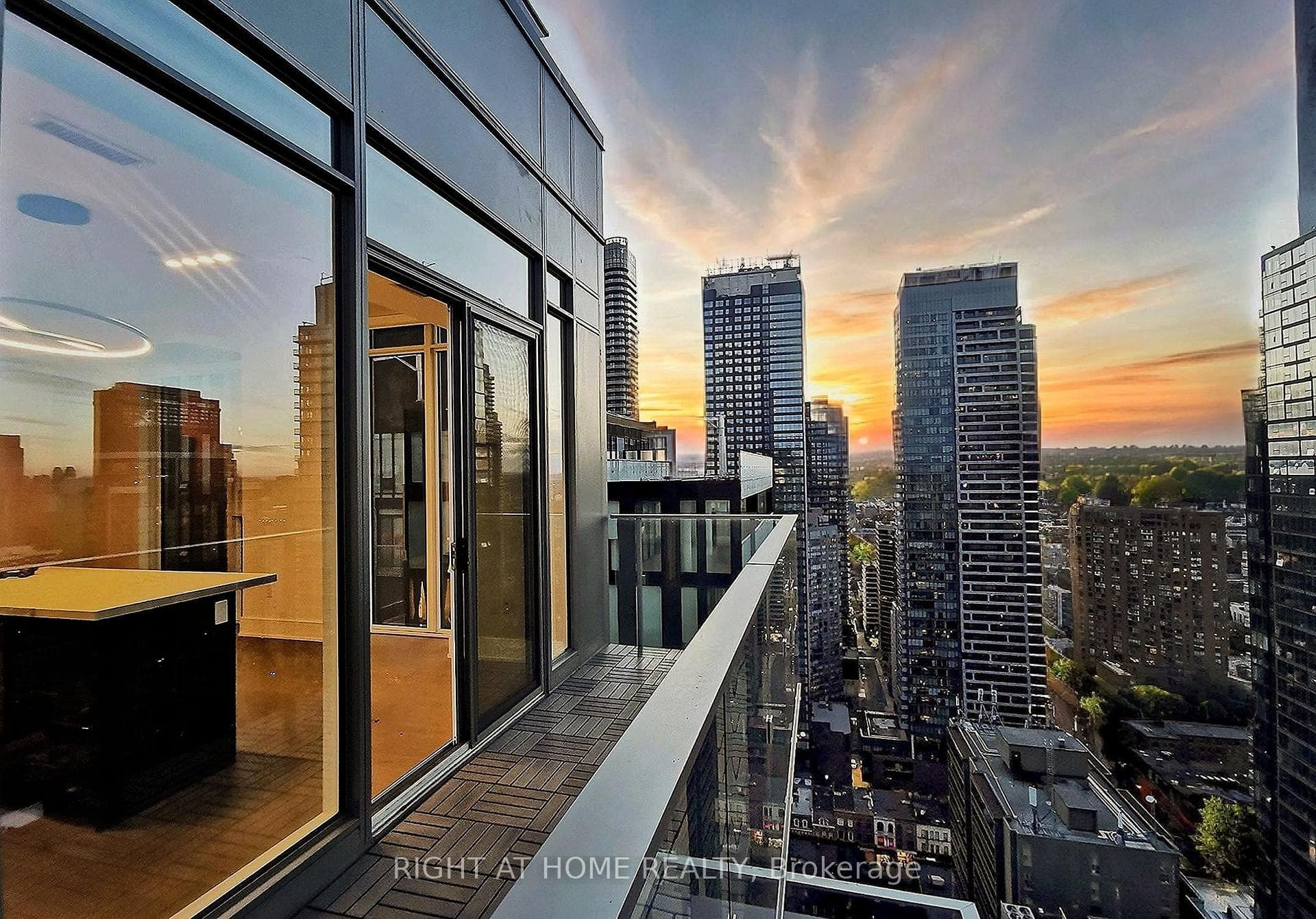 50 Wellesley Street Unit PH01 photo 32