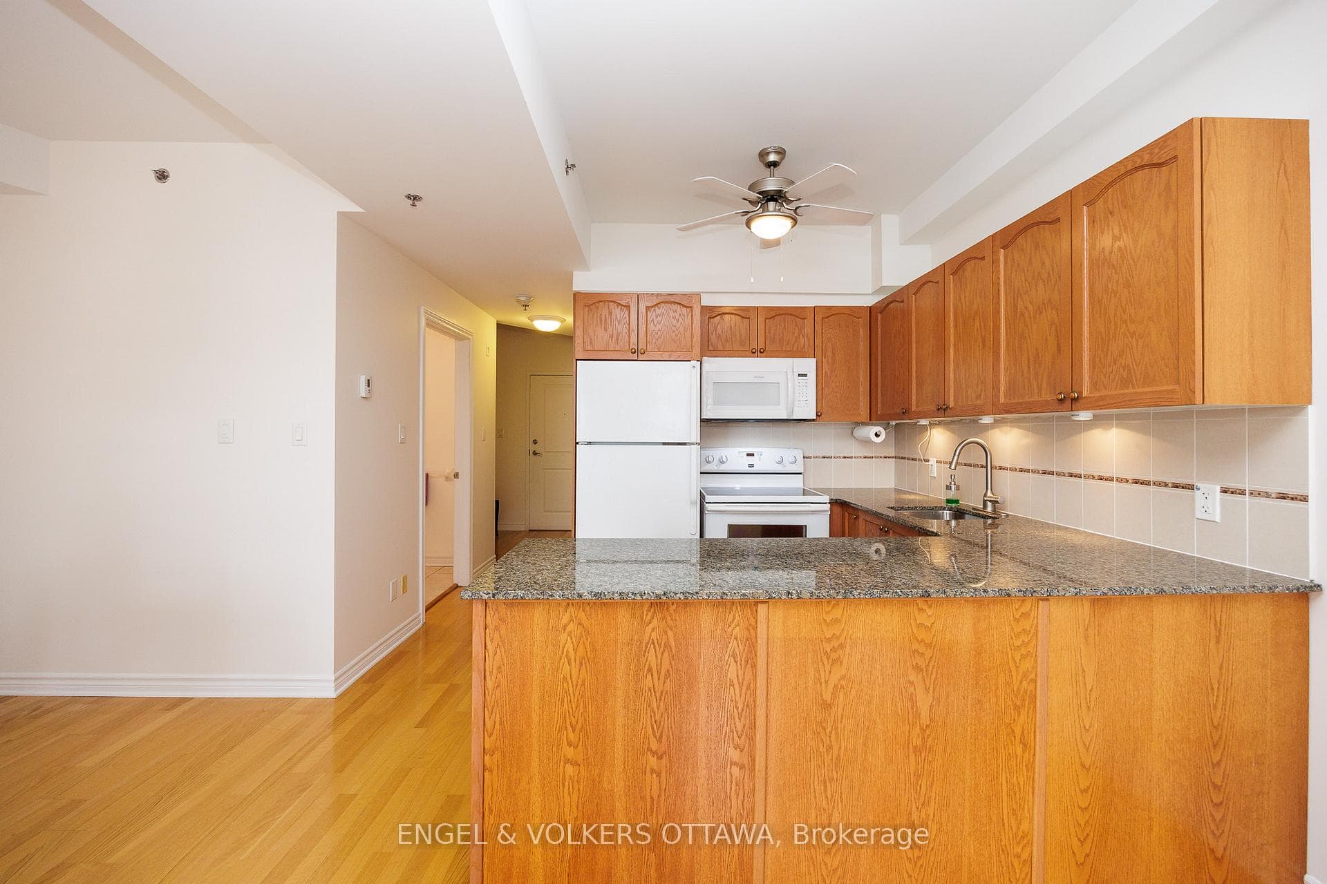 6 GROVE Avenue Unit 305 photo 17