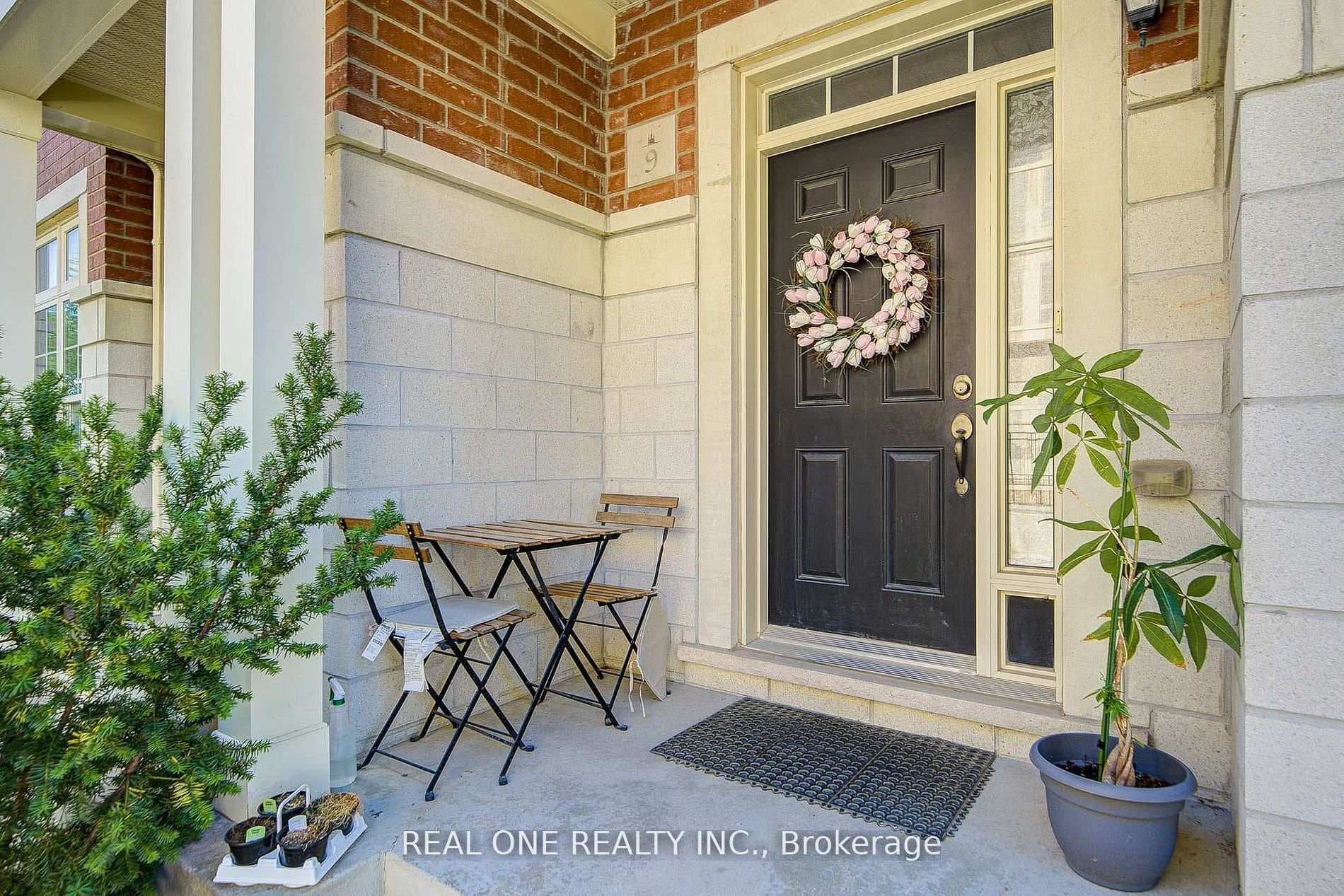 9 Ruskov Lane Unit Upper photo 2