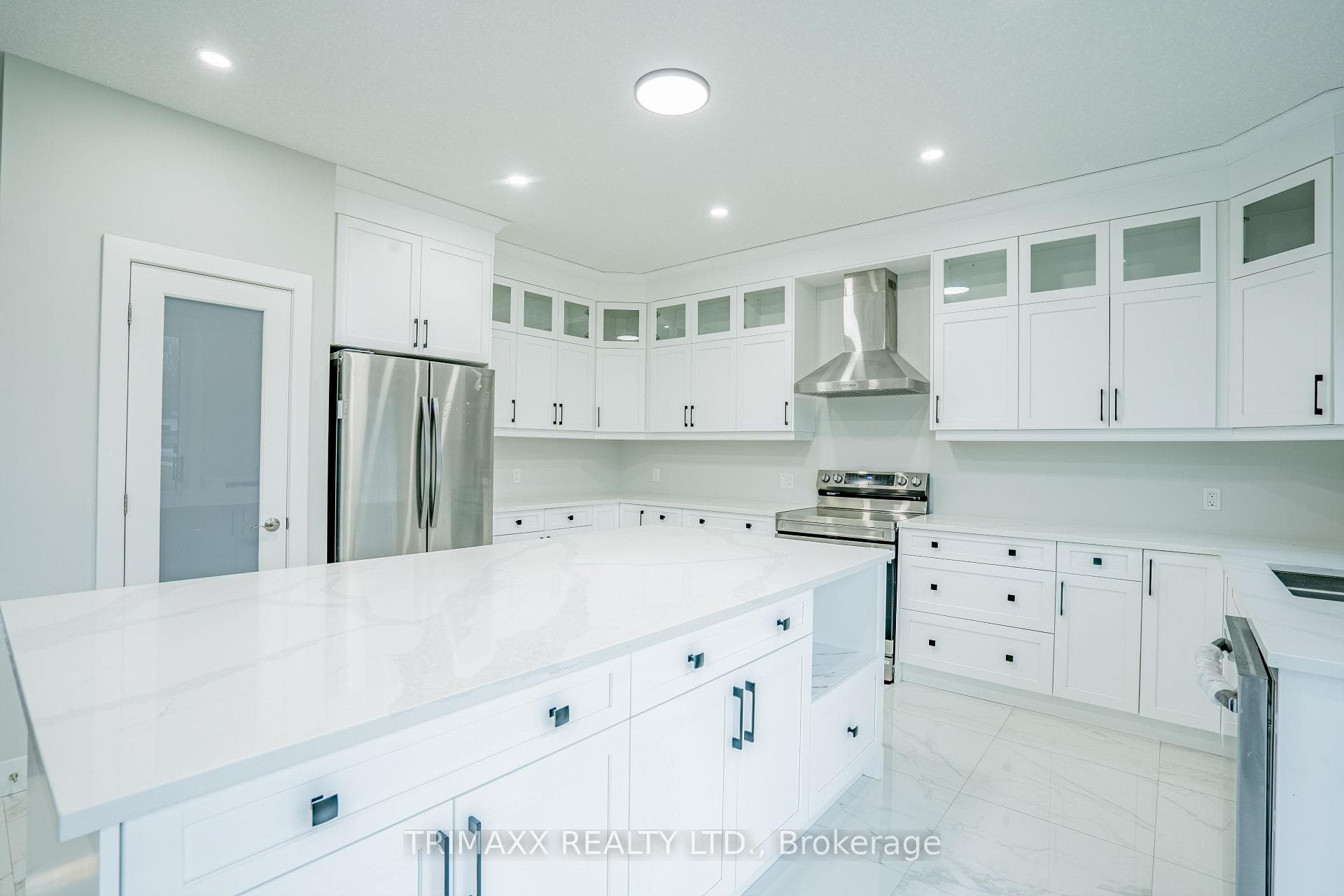 188 Foxborough Place photo 11