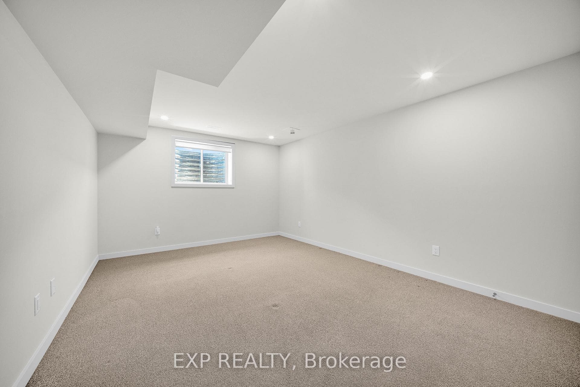 708 Wooler Place photo 30