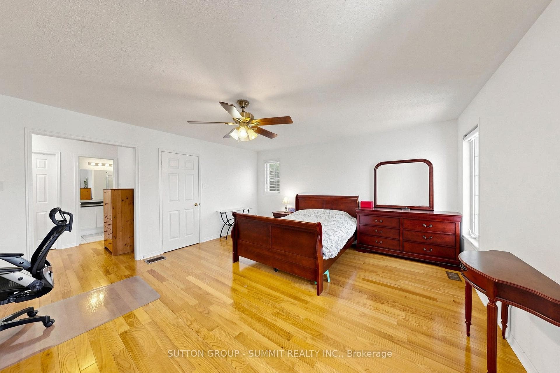 141 Gatwick Drive photo 35