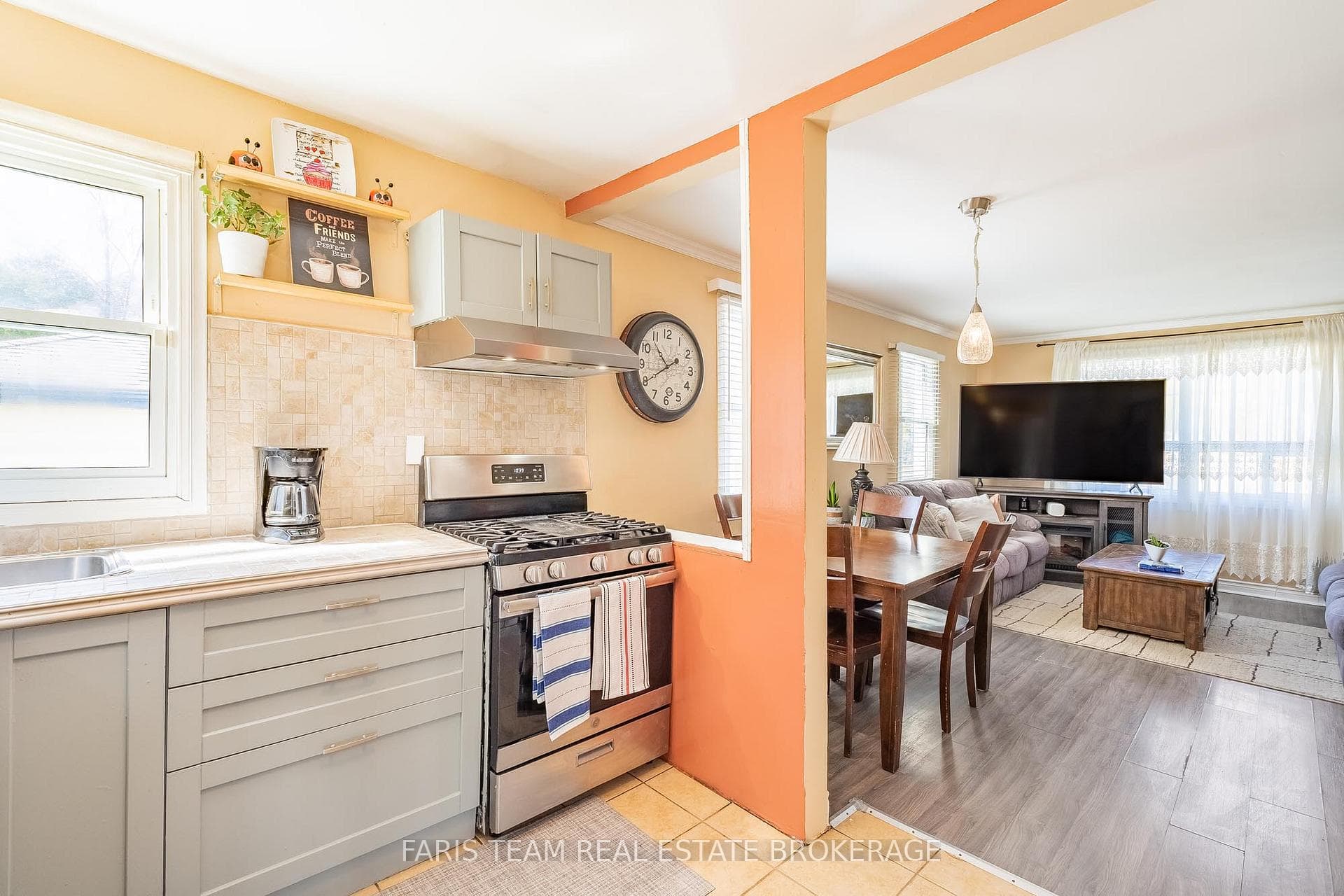 2083 Lilac Drive photo 5