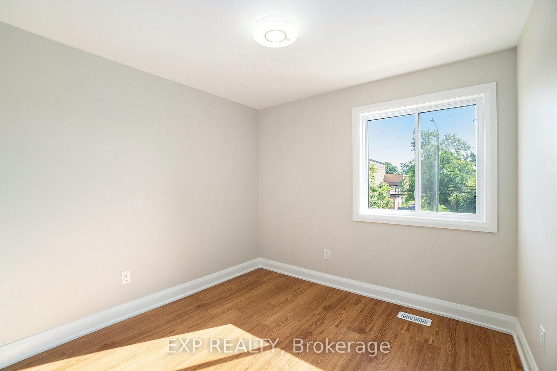 838 St. Laurent Boulevard Unit 3 photo 13