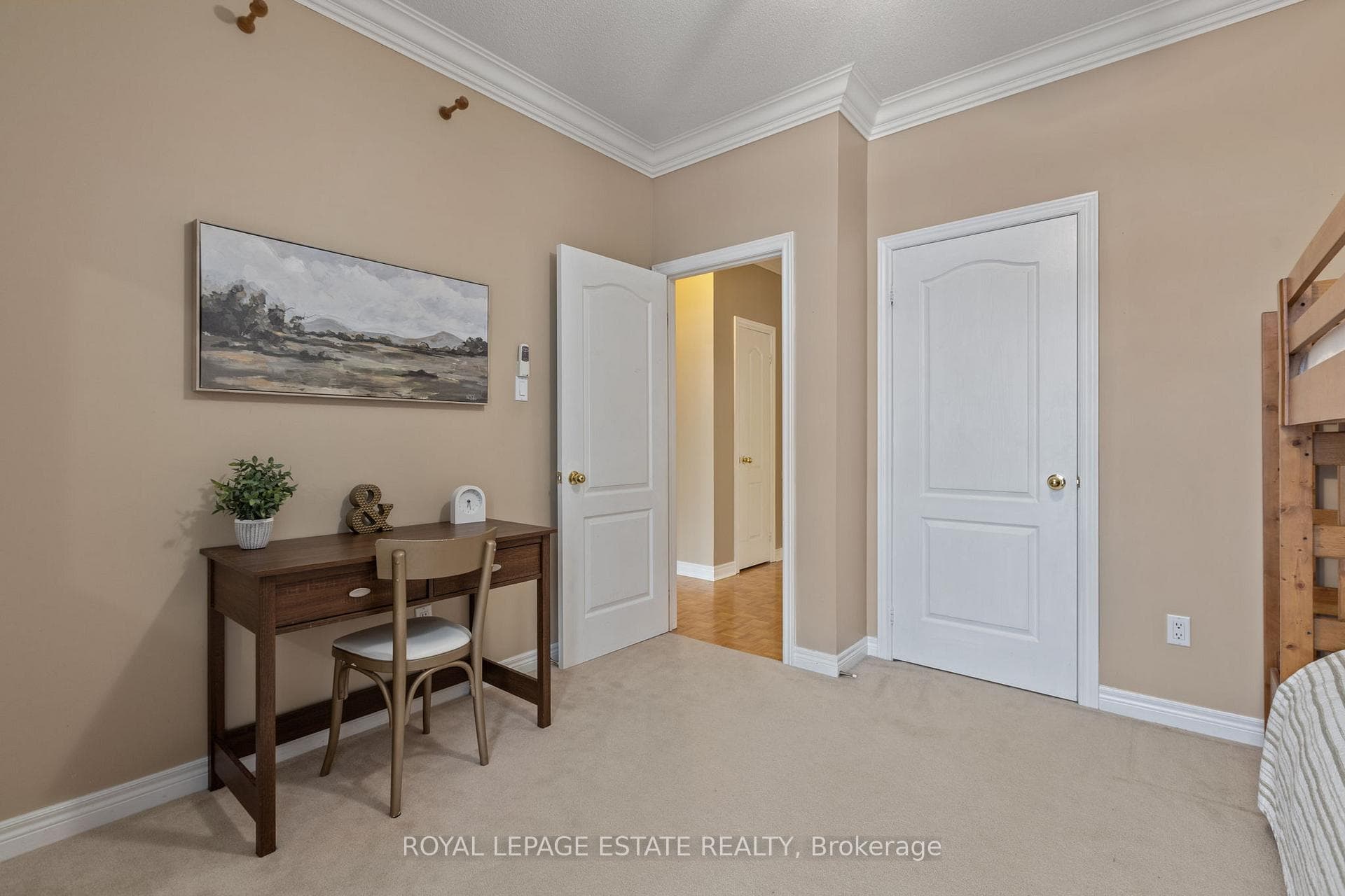 Spacious rooms with closet organizers built-in
