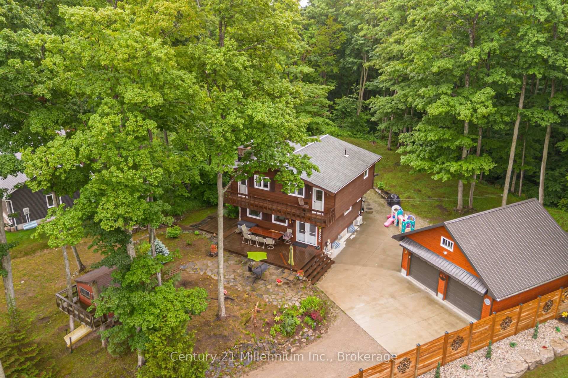 446 Manley Crescent photo 39