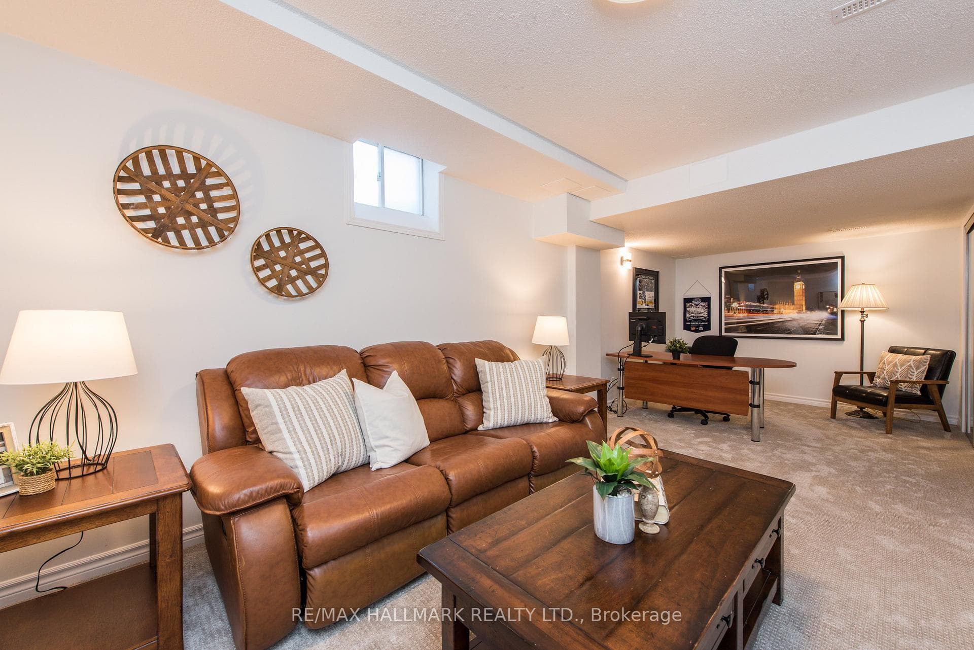 1108 Barr Crescent photo 32