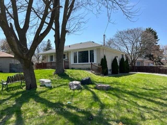 358 Lynett Crescent photo 22