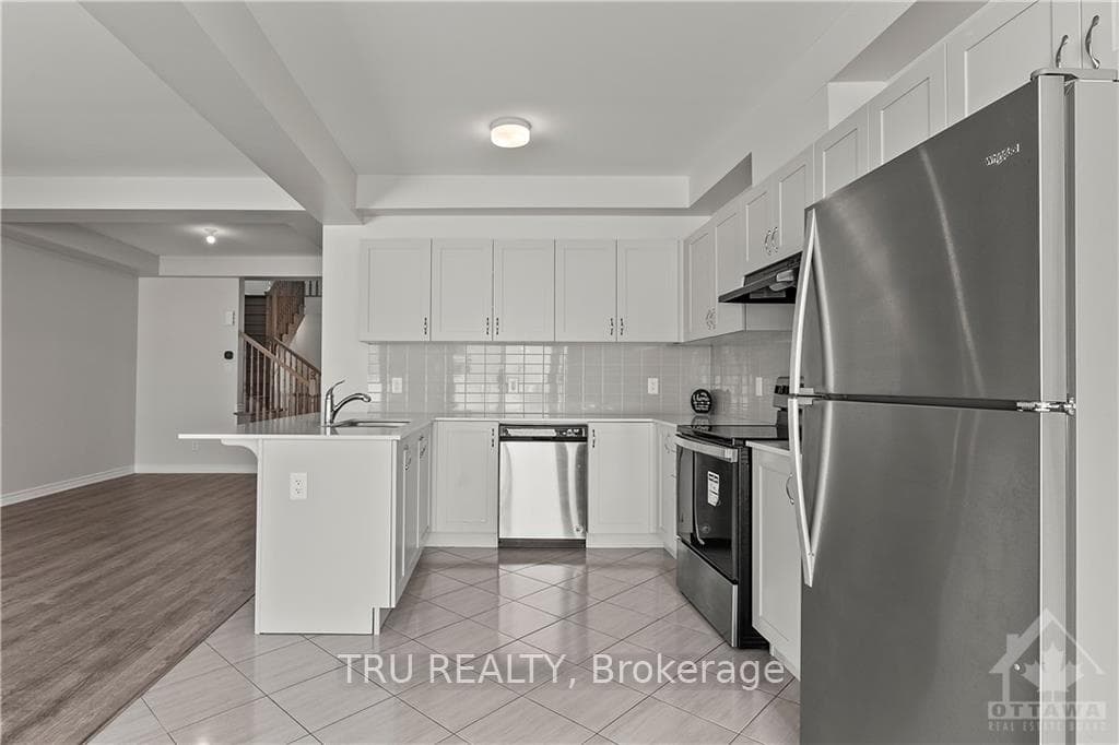 43 CASPIAN Row photo 13