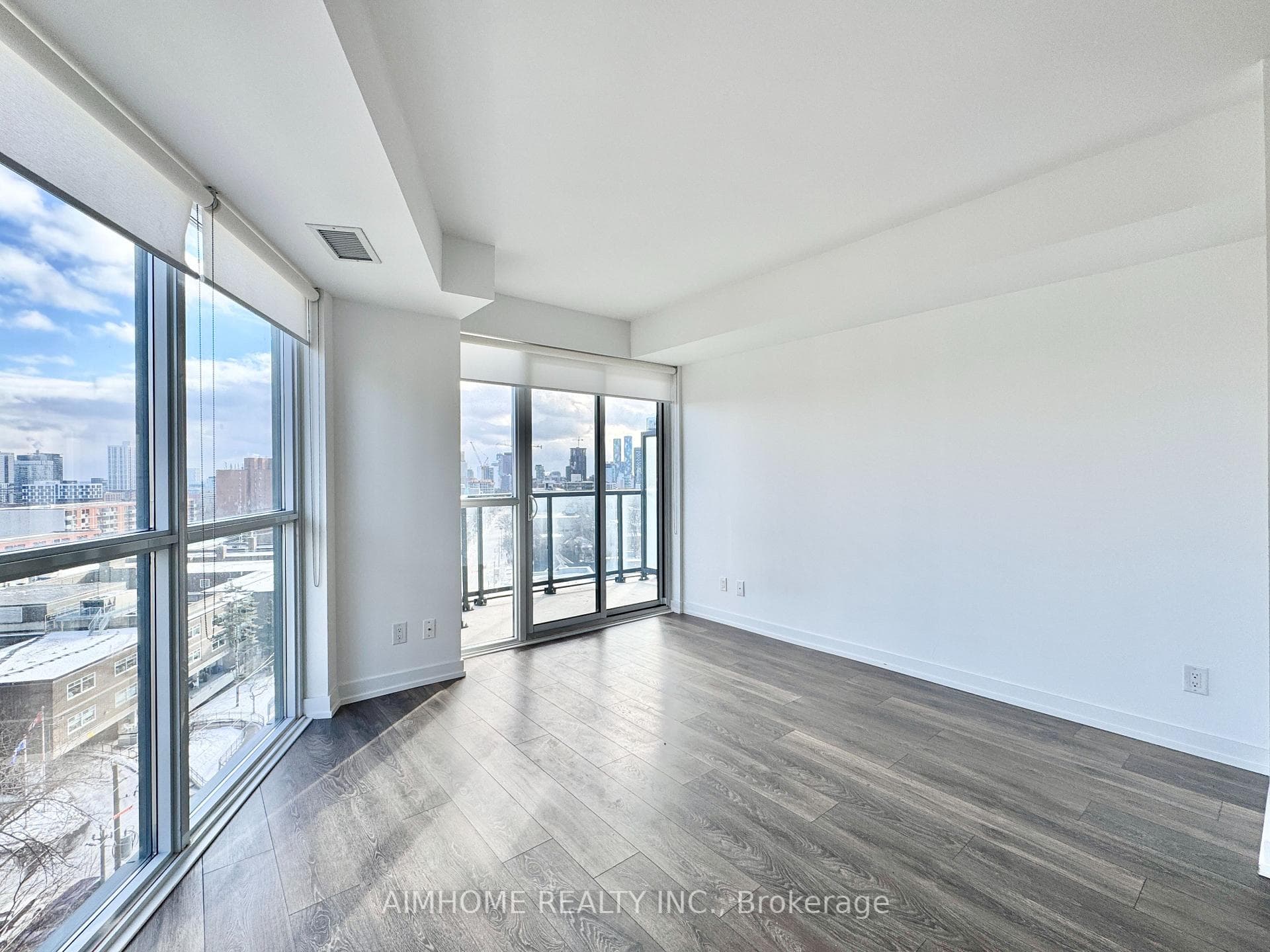159 Wellesley Street Unit 704 photo 5