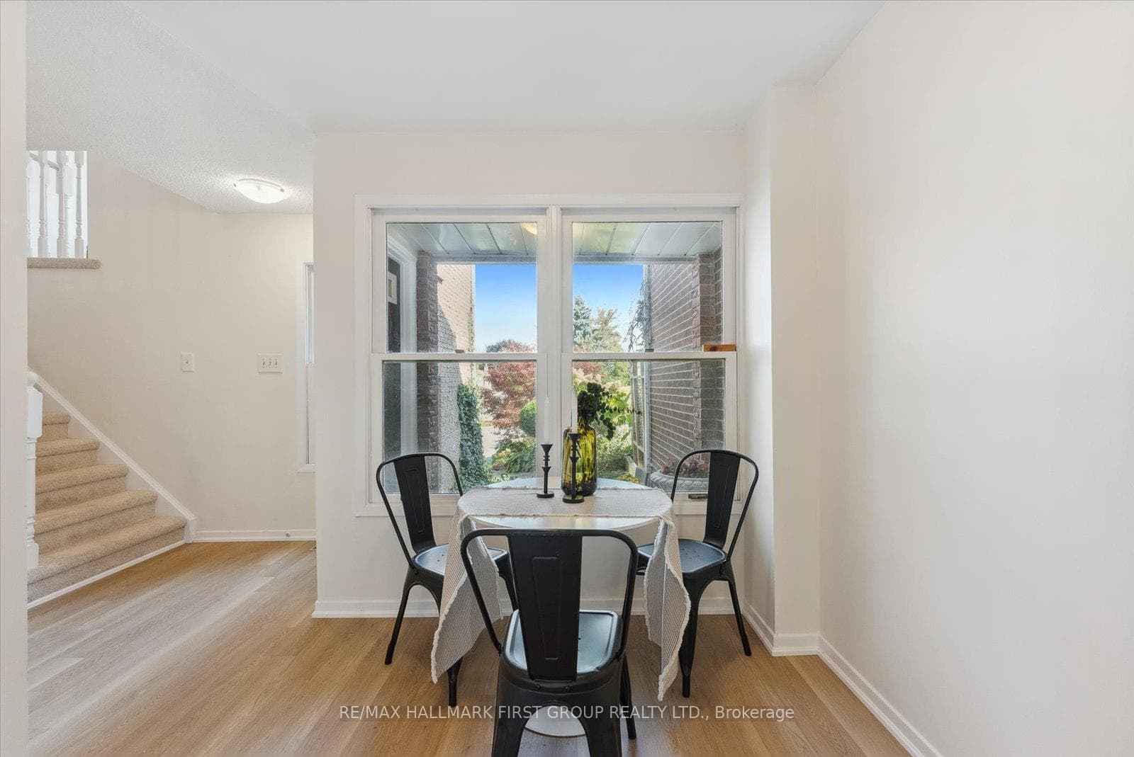 1041 Rathmore Crescent photo 9