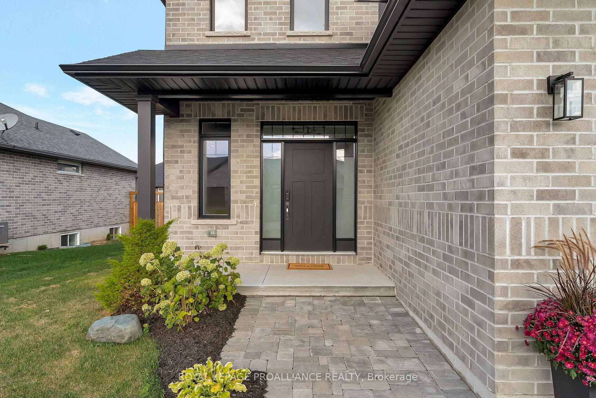 18 RAYCROFT Drive photo 3