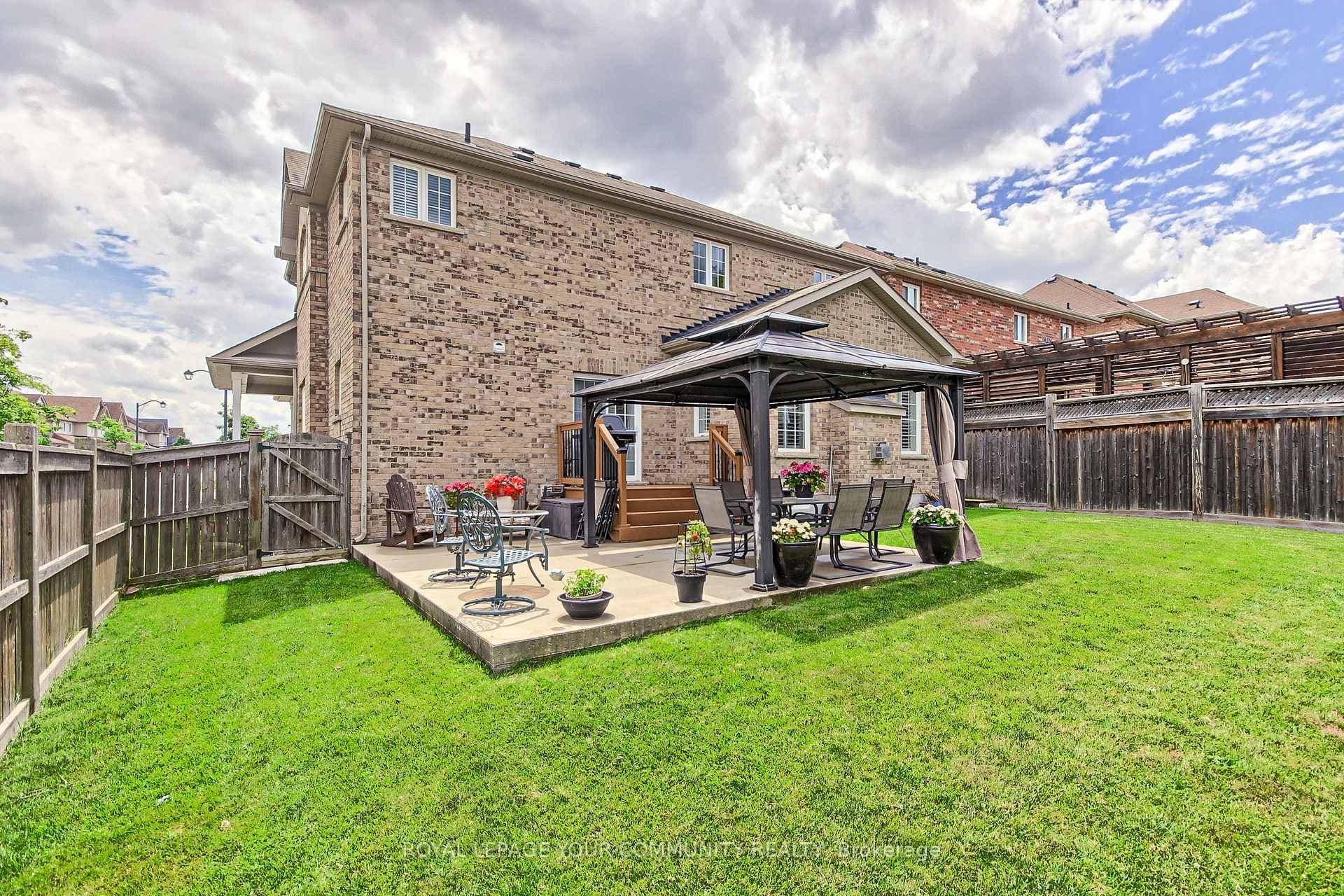 30 Violet Avenue photo 38