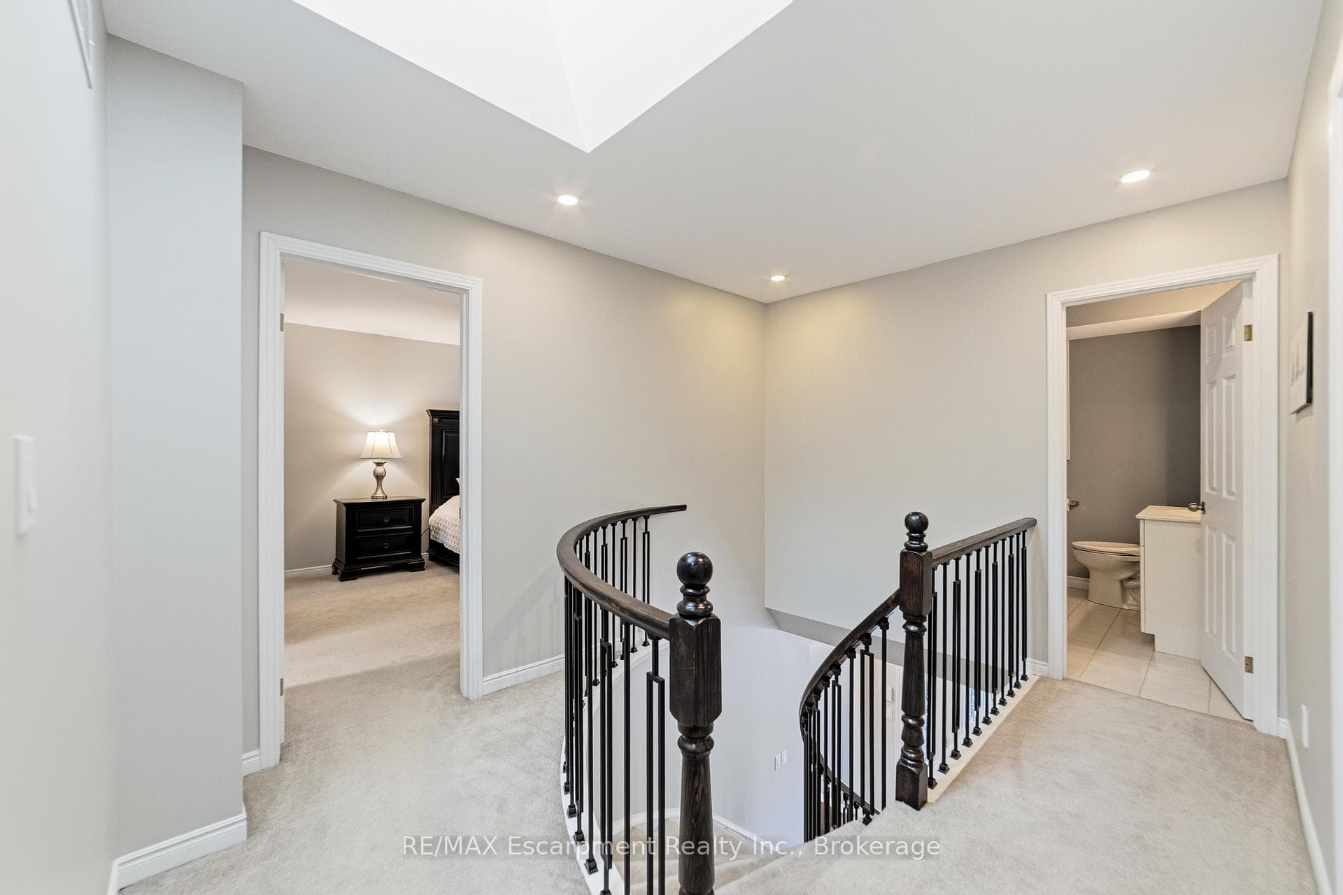 449 Roymor Crescent photo 19
