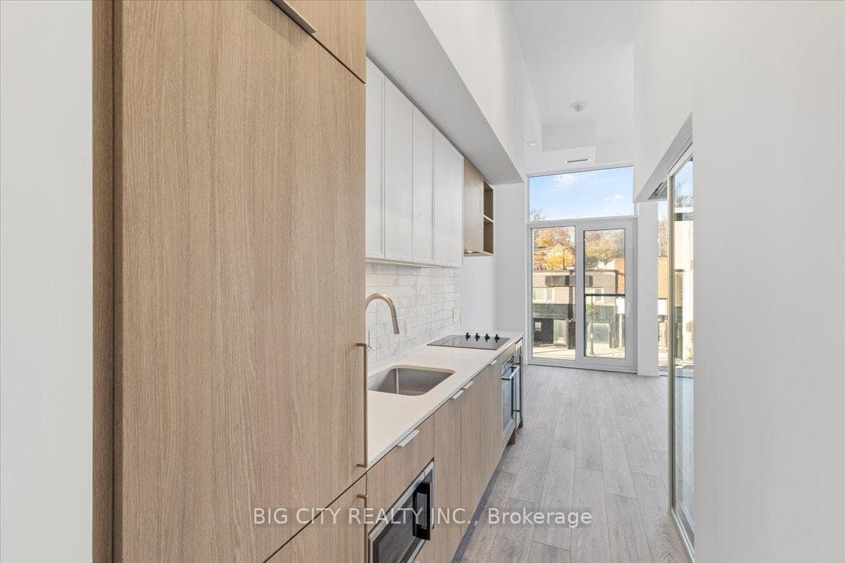 2020 Bathurst Street Unit 219 photo 6