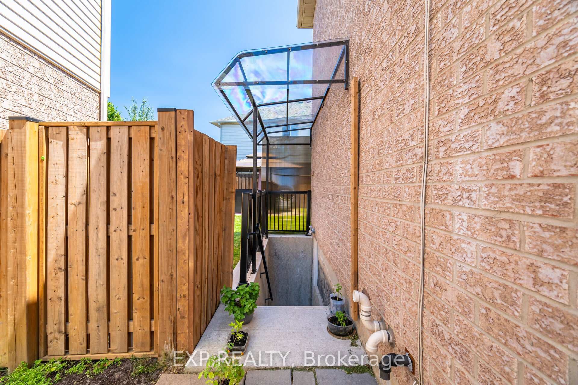 160 DIXON Drive photo 42