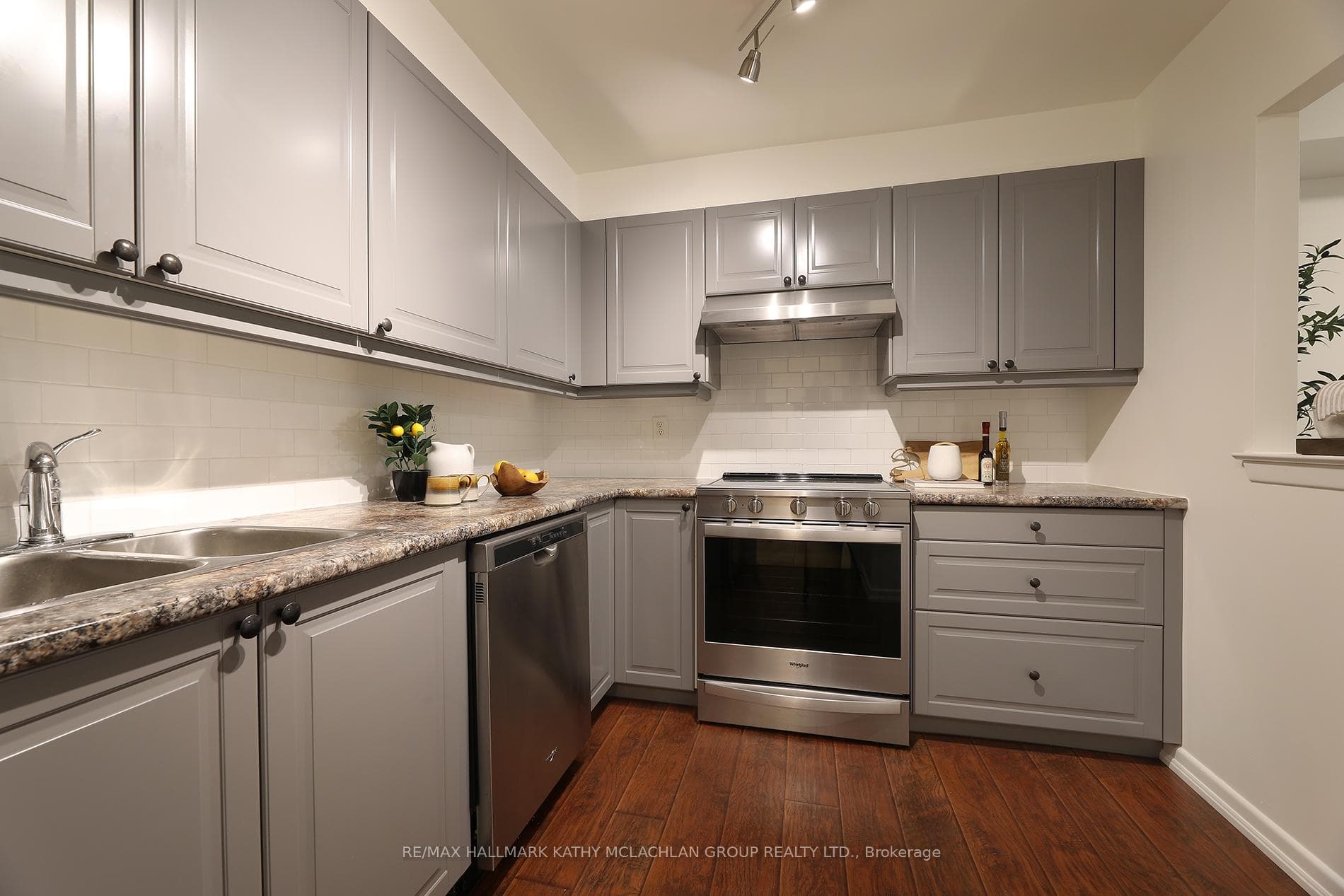 955 Millwood Road Unit 421 photo 8