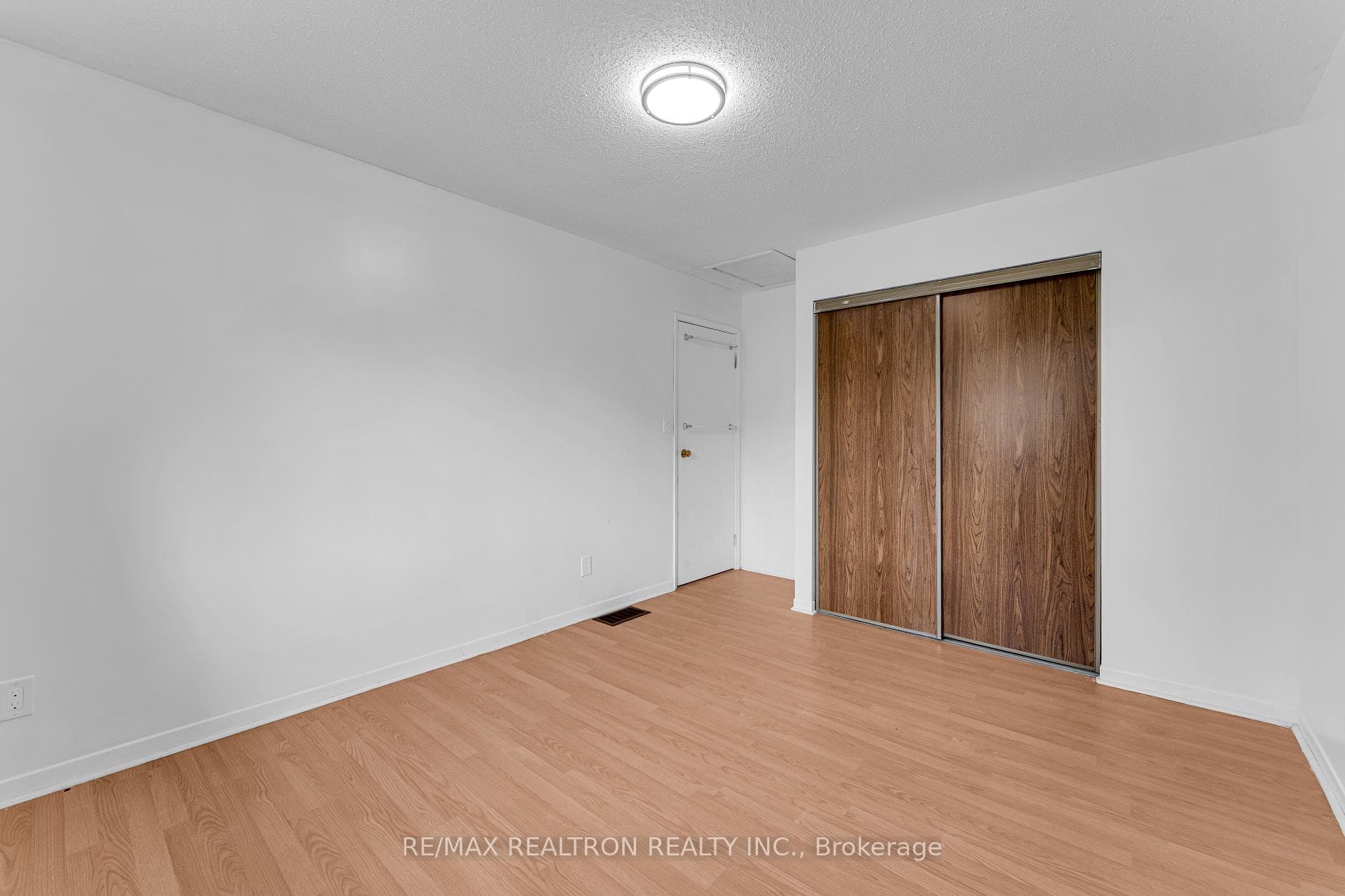 709 Ridley Drive photo 17