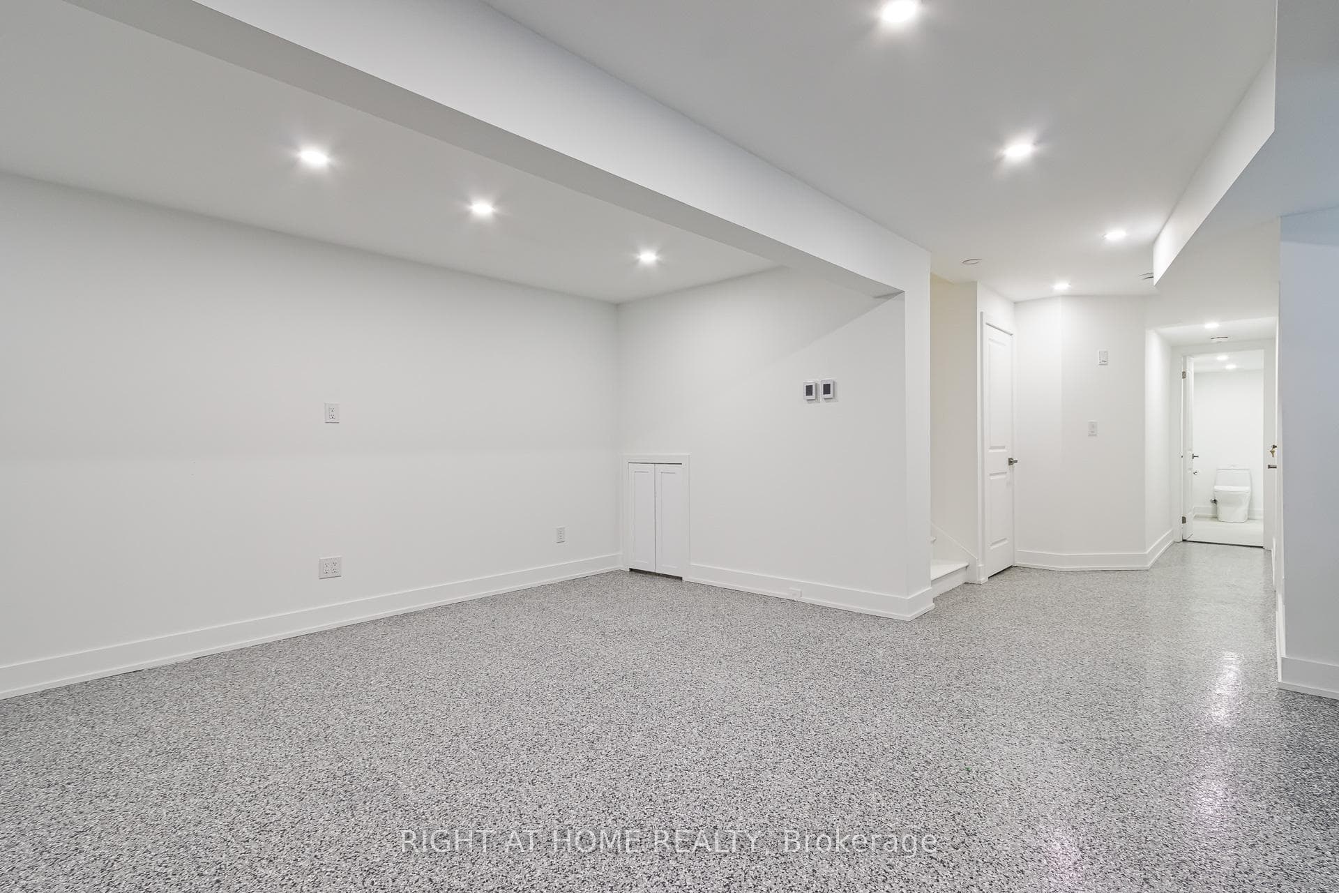 181 Courtland Street photo 25