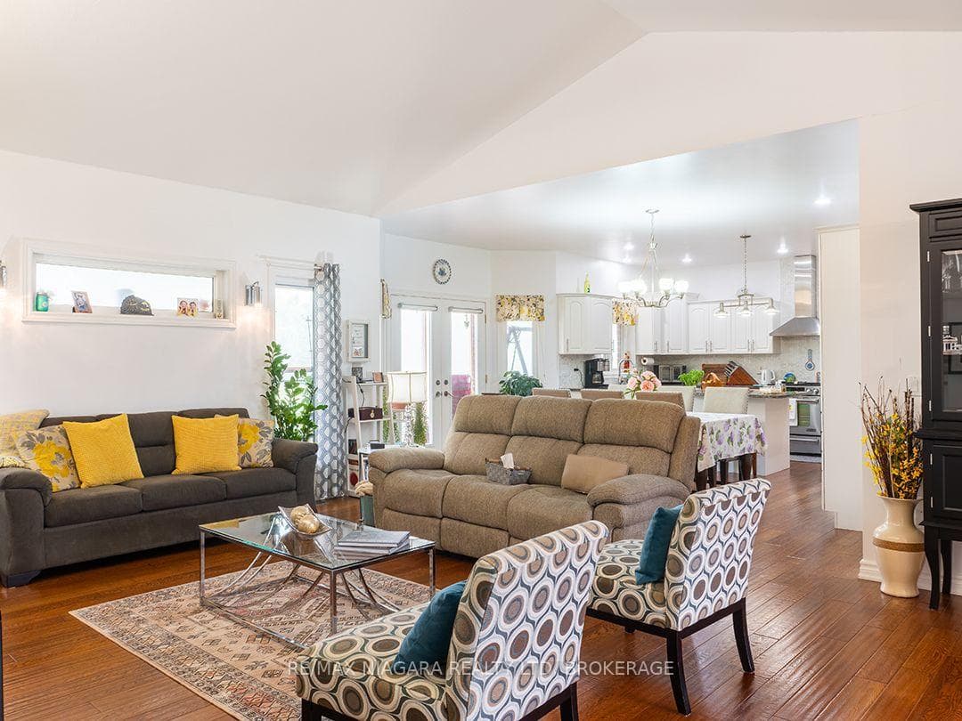 11004 Lakeshore Road photo 9