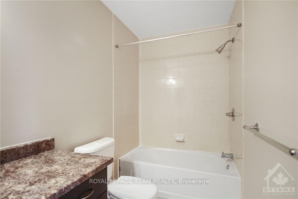 144 LINDENSHADE Drive Unit B photo 25