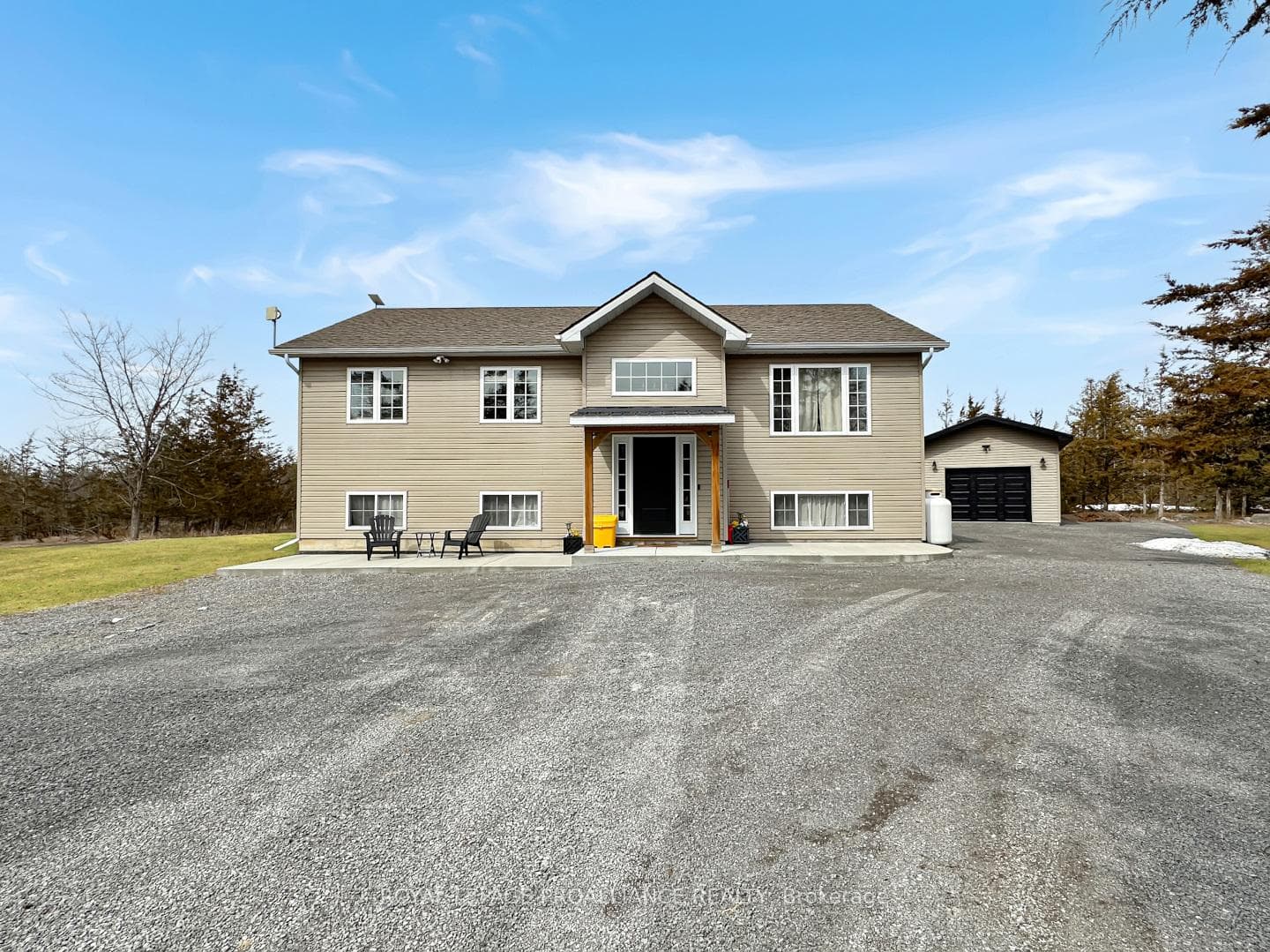 2073 Shannon Road photo 1
