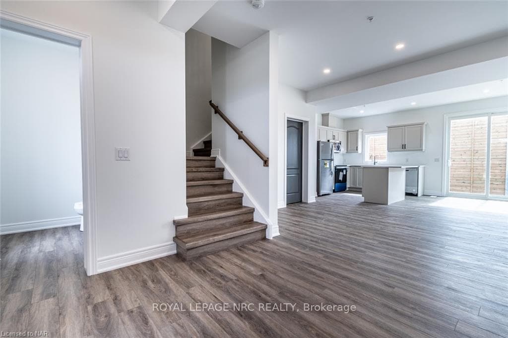 121A Moffatt Street Unit 17 photo 3