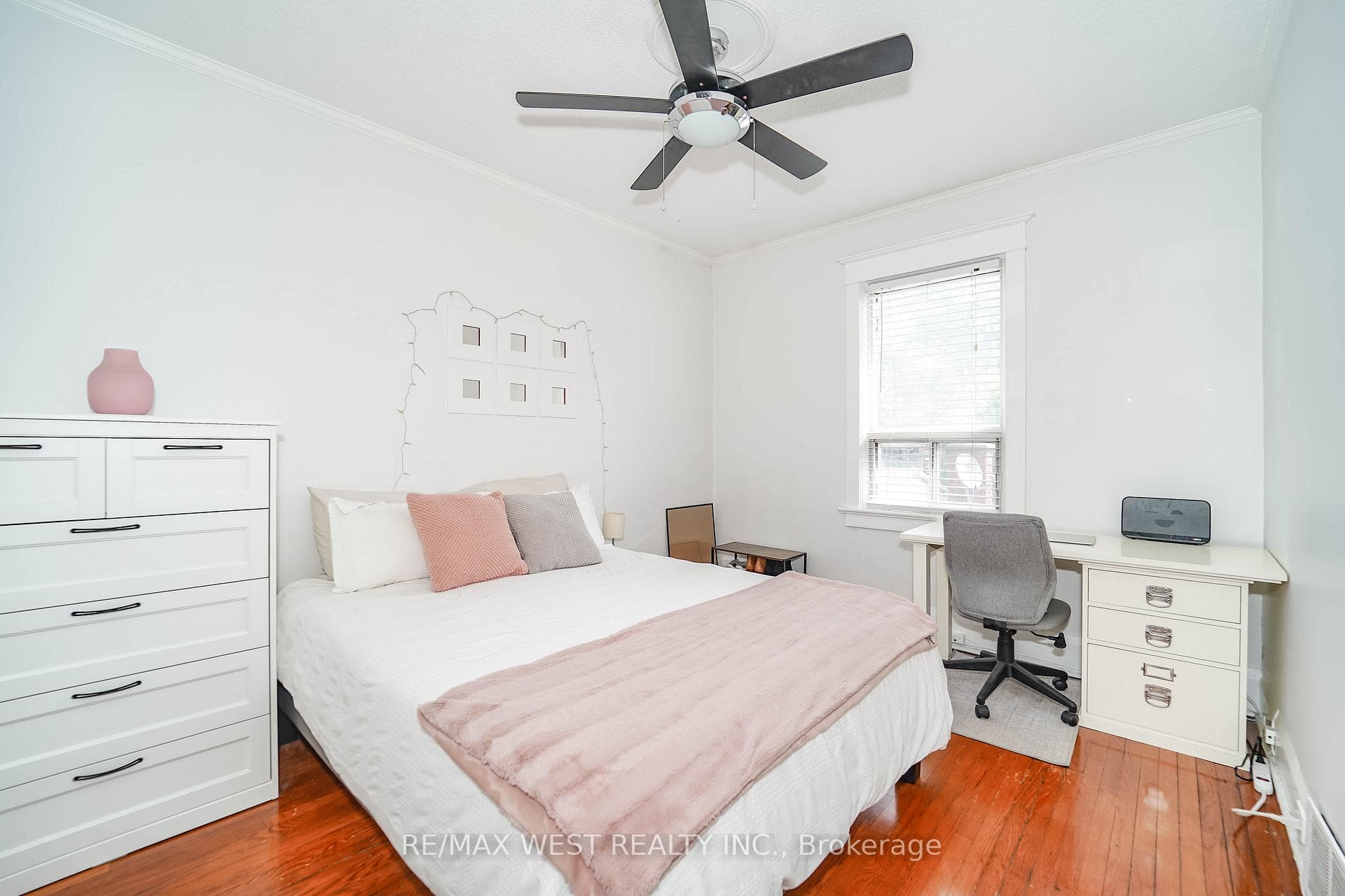 1529 Dufferin Street photo 12