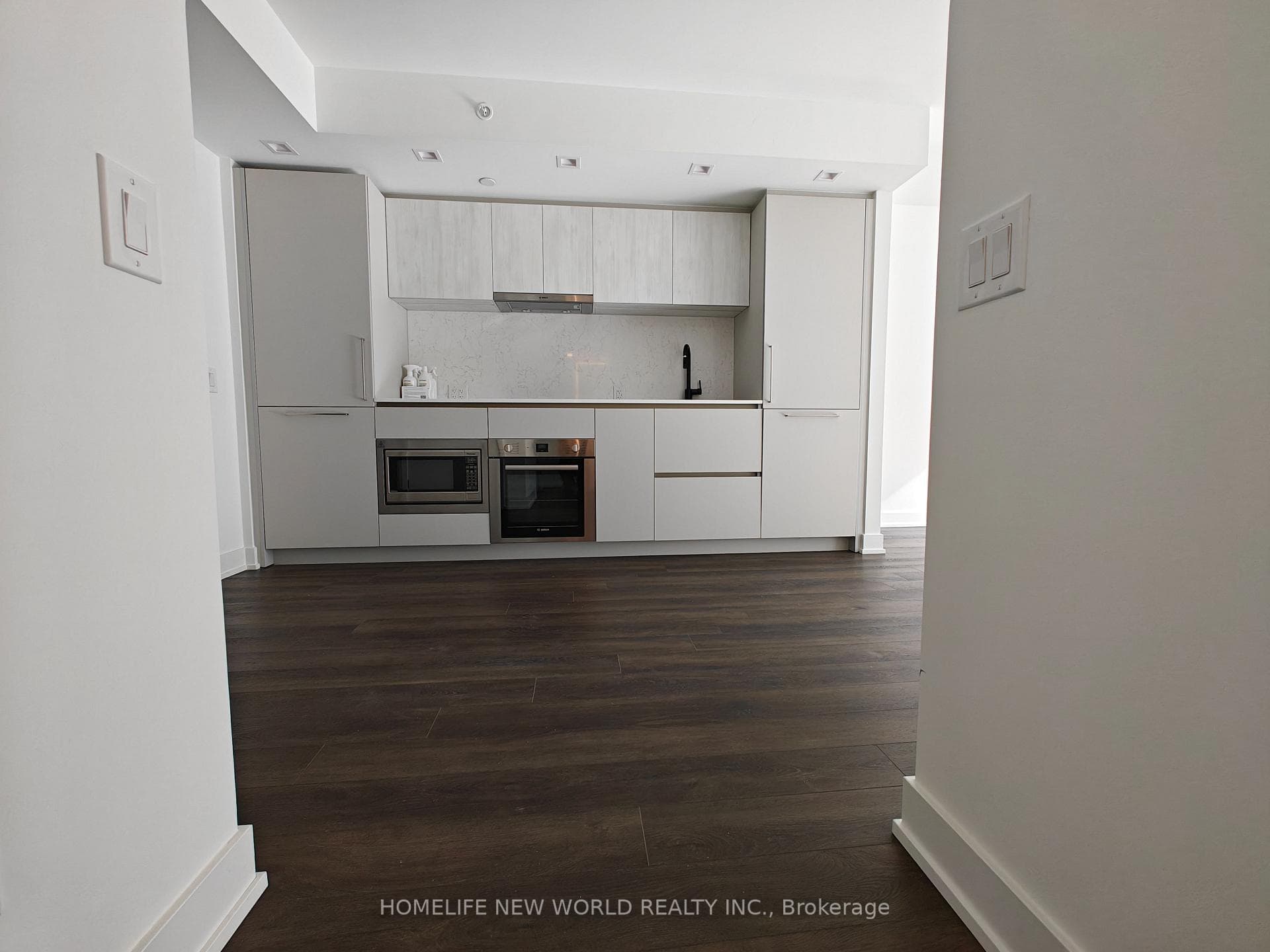 609 SHERBOURNE Street Unit 703 photo 4