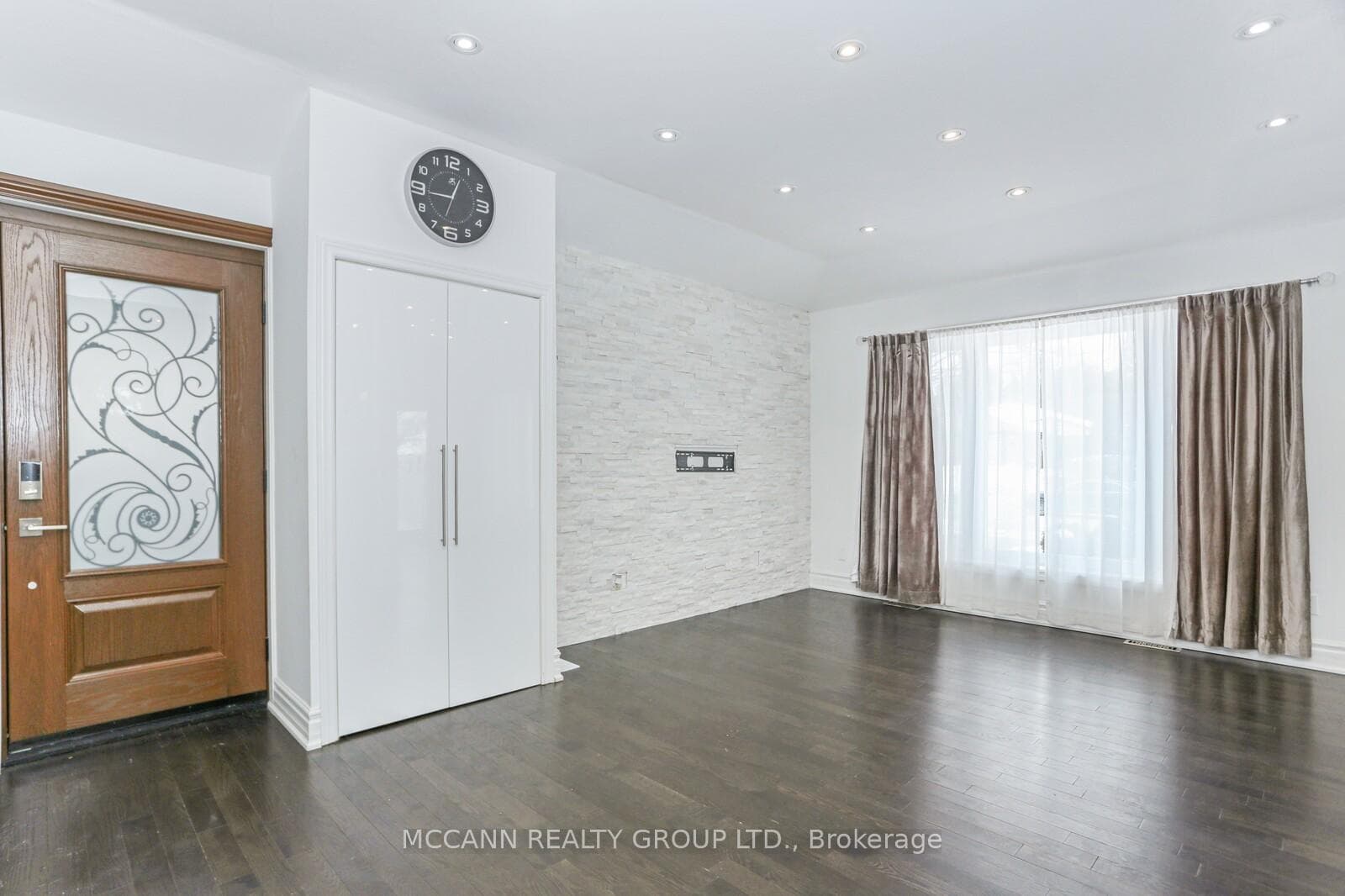 81 Aurora Heights Drive photo 3