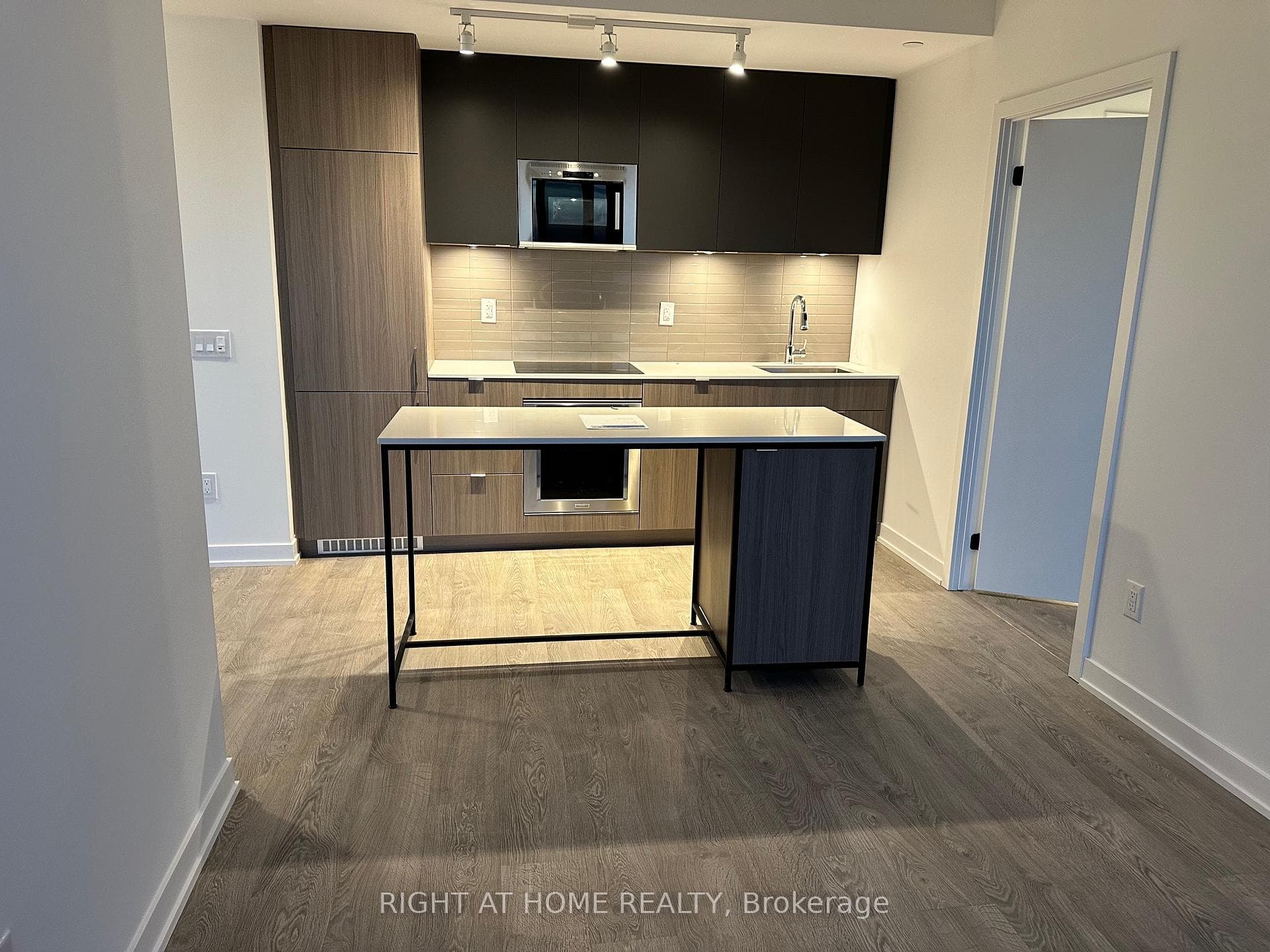 220 Missinnihe Way Unit 914 photo 15