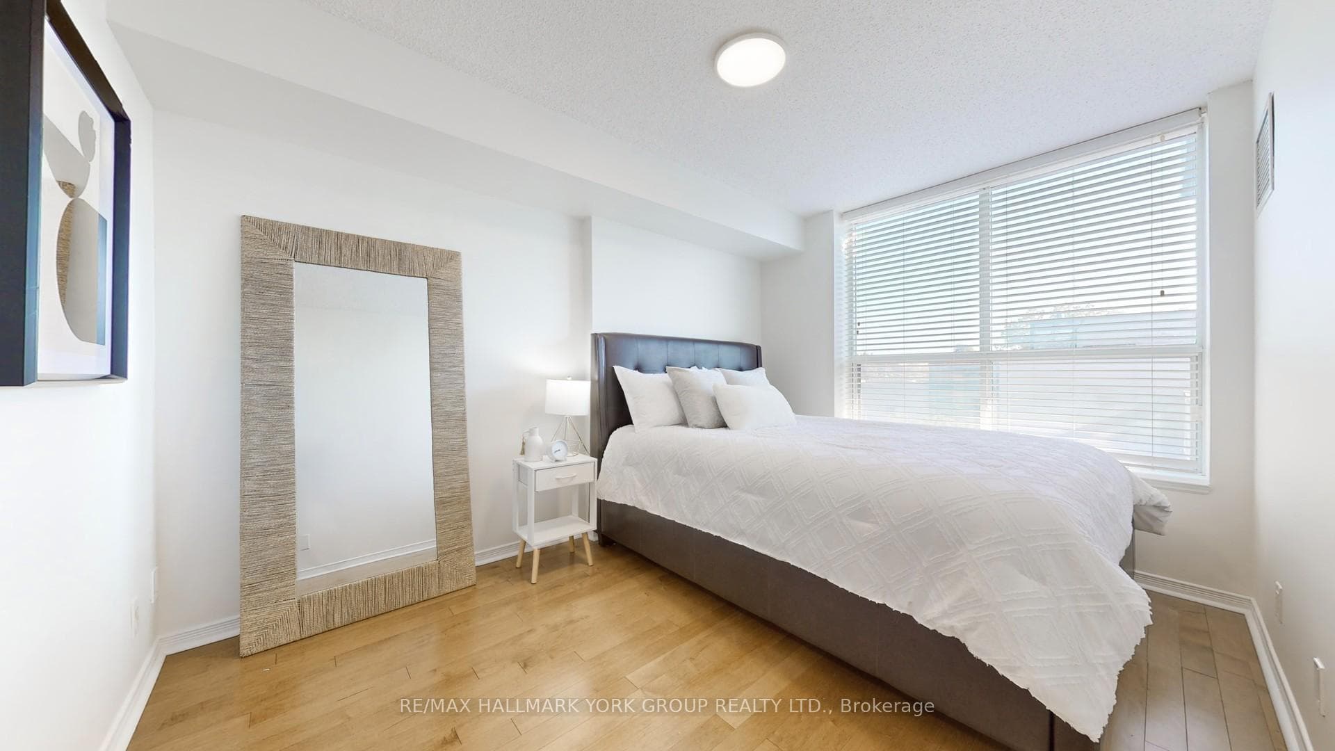 245 Davisville Avenue Unit 512 photo 14