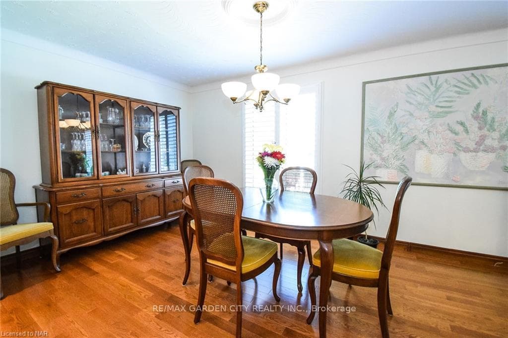 239 Leaside Drive photo 13