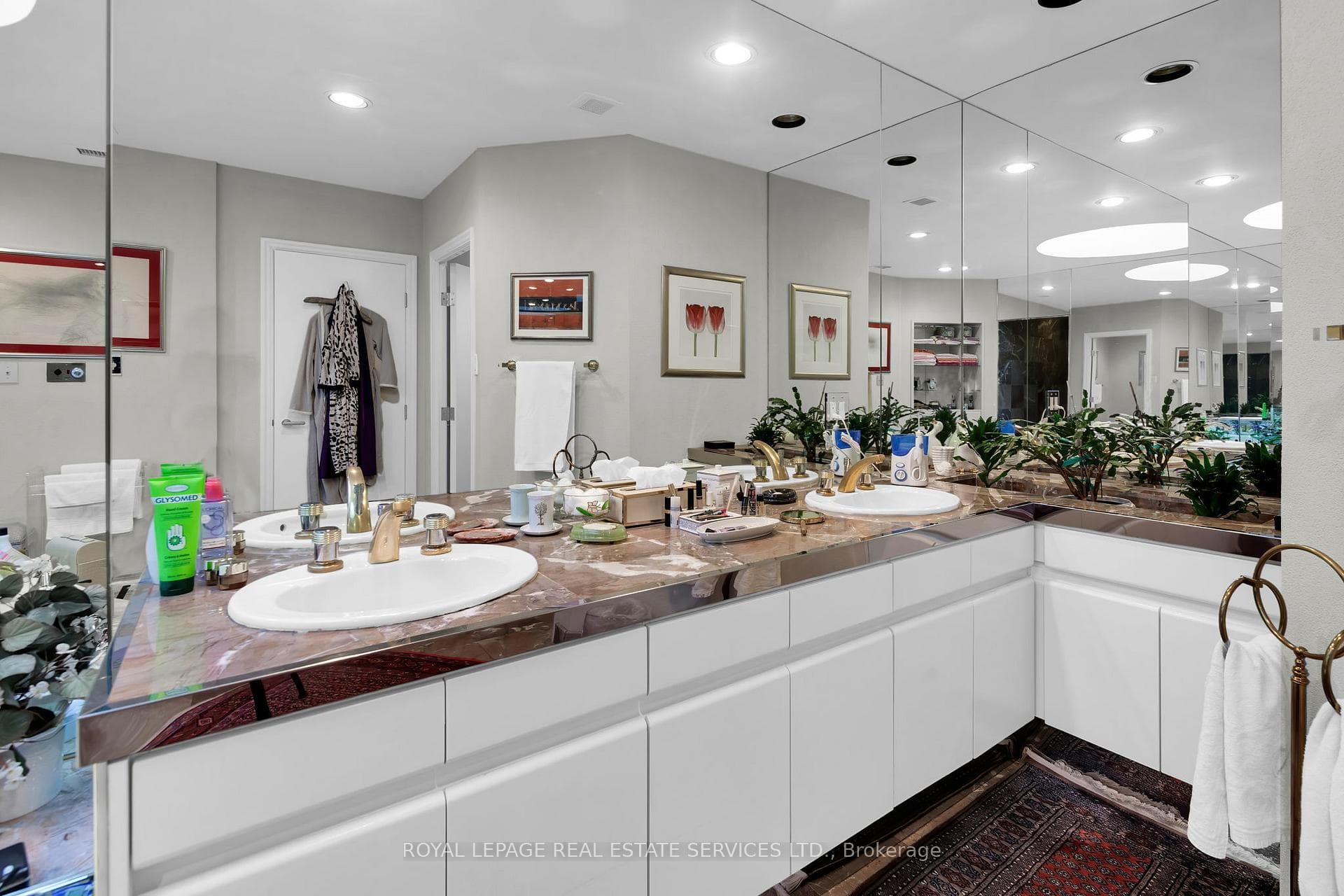 130 Carlton Street Unit PH5 photo 34