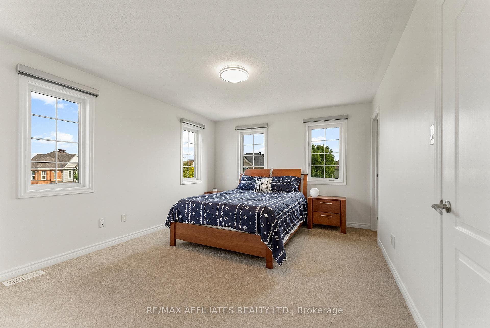 407 Coldwater Crescent photo 29