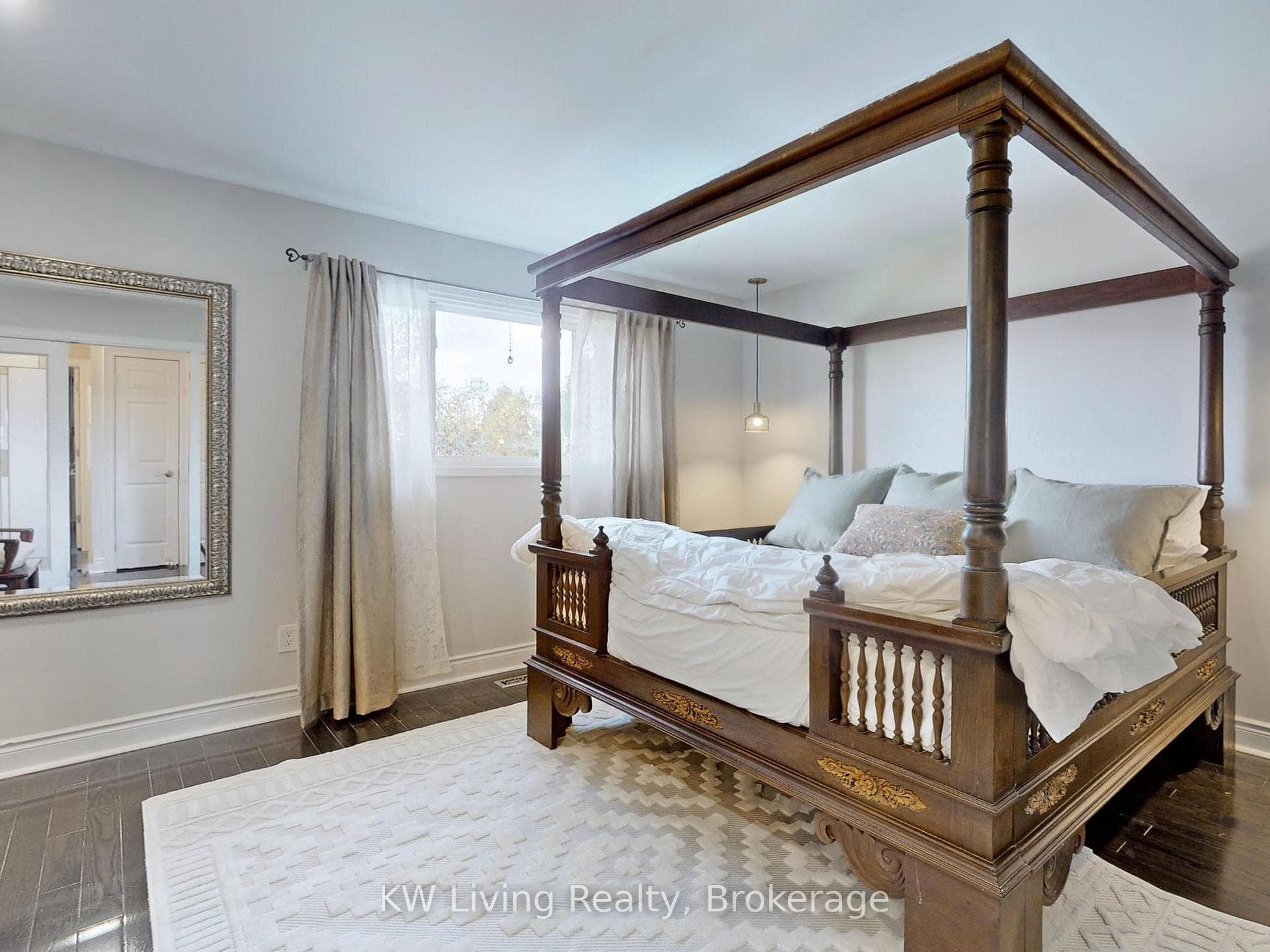 462 Luzon Crescent photo 12