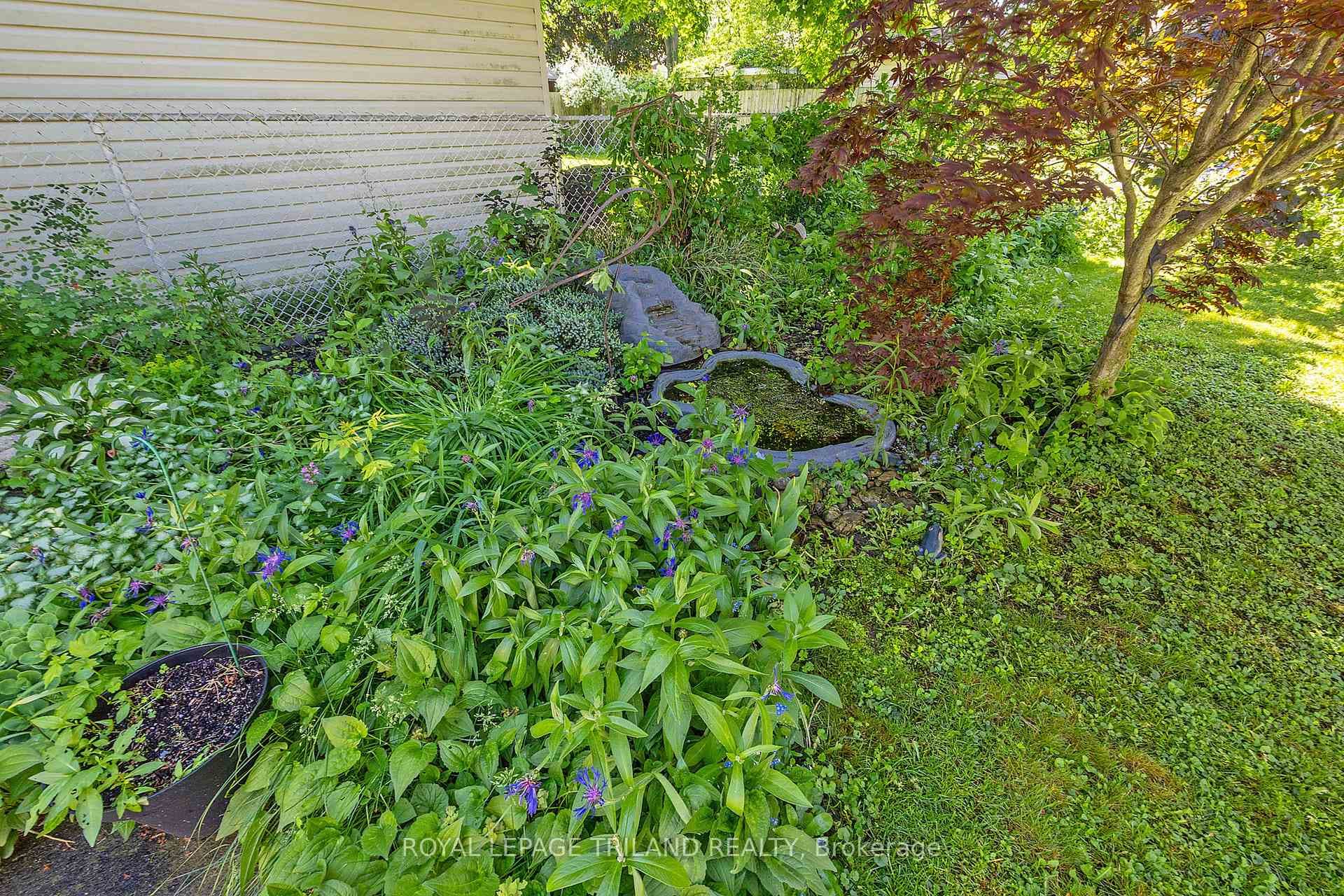 122 Inverary Crescent photo 28