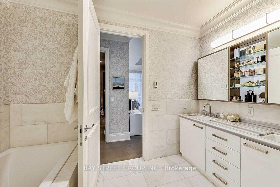 311 Bay Street Unit 3703 photo 16