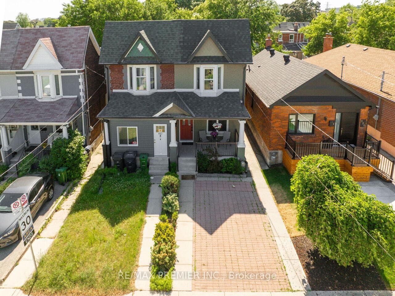 884 Runnymede Road photo 36