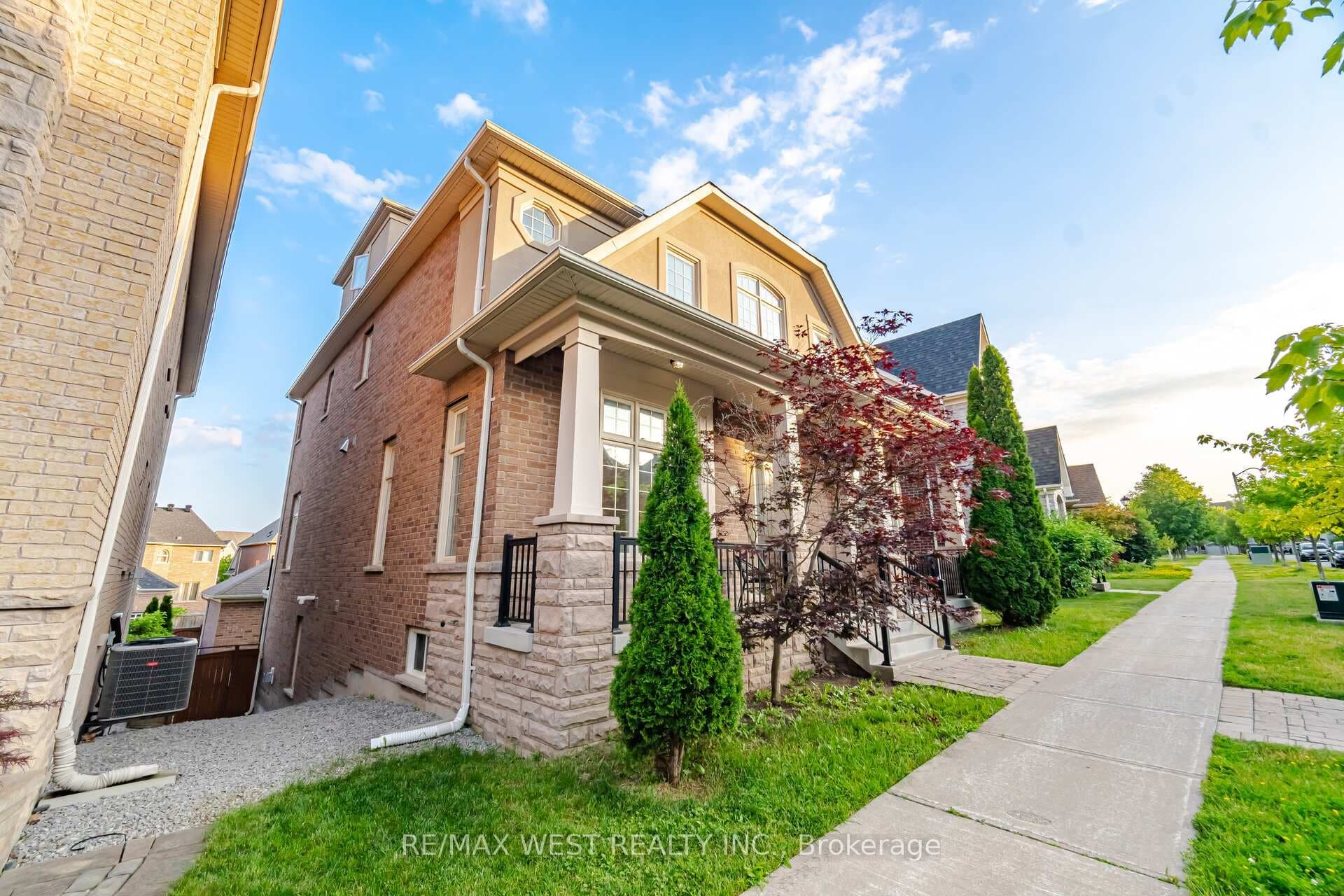 92 Glengordon Crescent photo 5