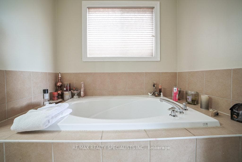 47 Vineyard Avenue photo 24
