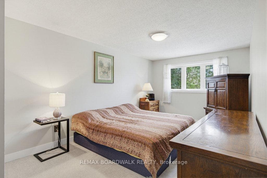 1703 Fieldstone Crescent photo 28