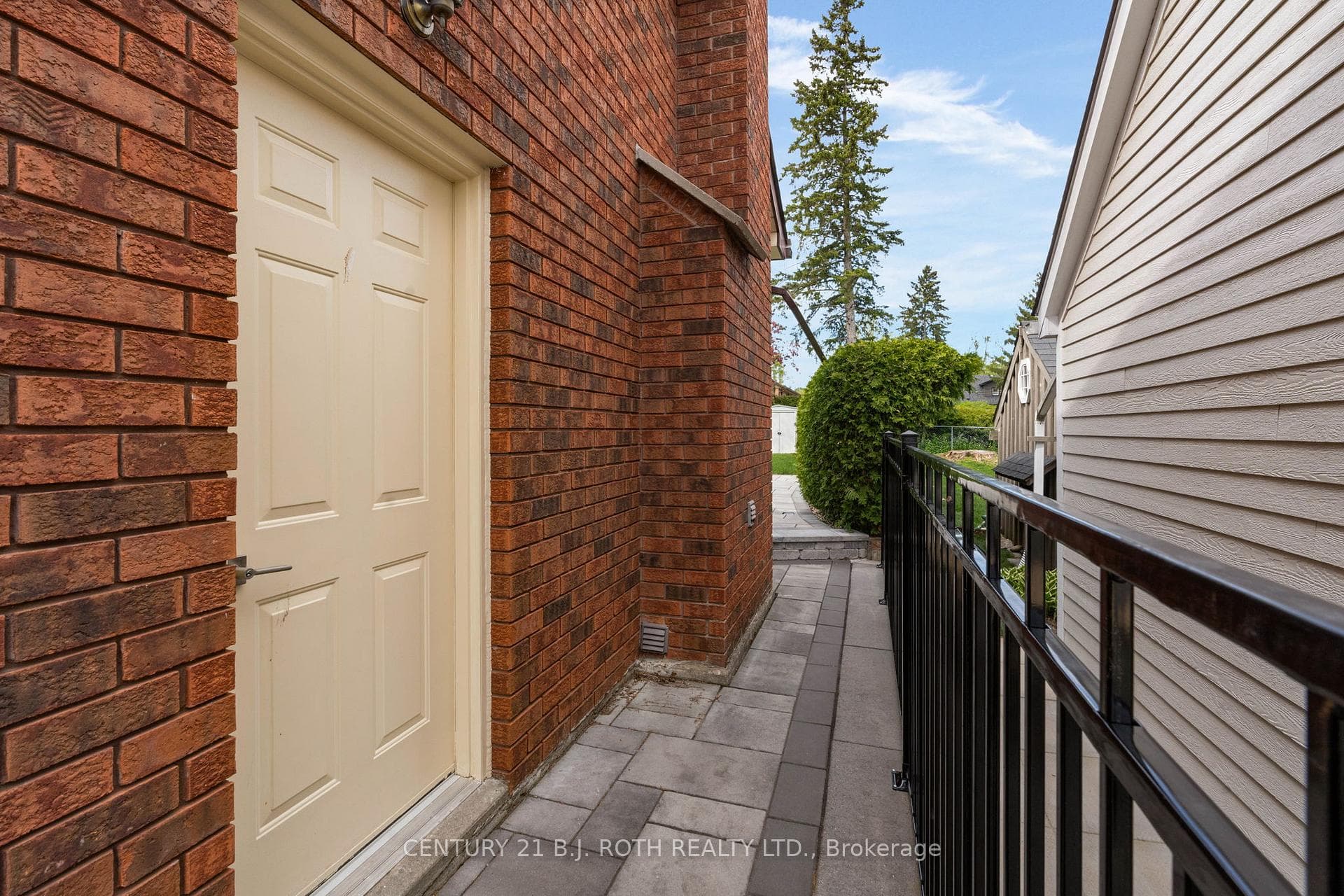 360 Codrington Street photo 46